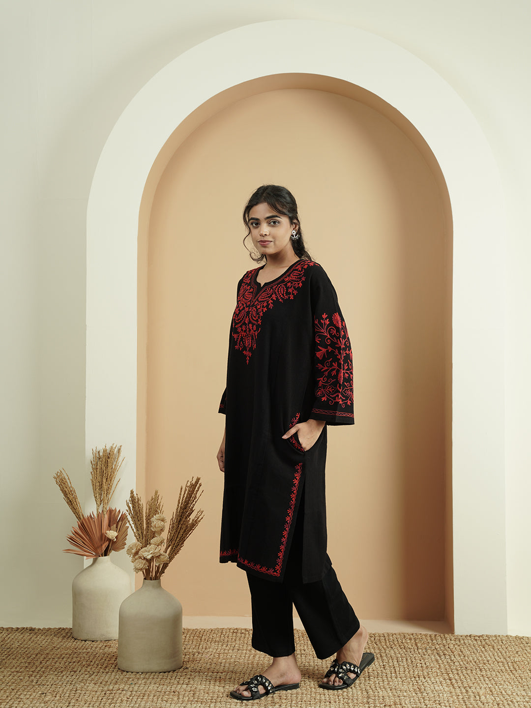 Floral Paisley Aari Embroidery Kashmiri Pheran | Black
