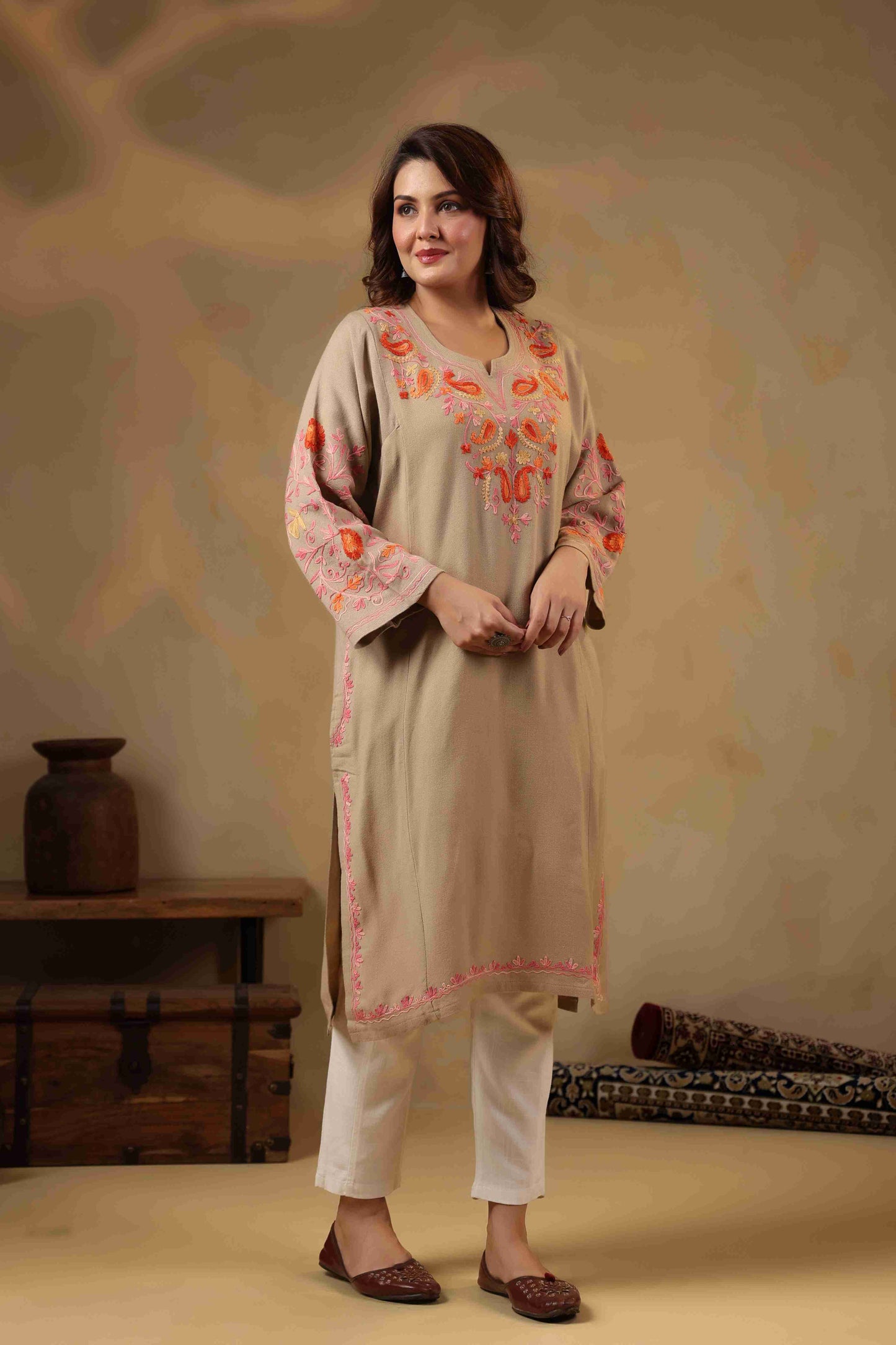 Floral Paisley Aari Embroidery Kashmiri Pheran | Beige