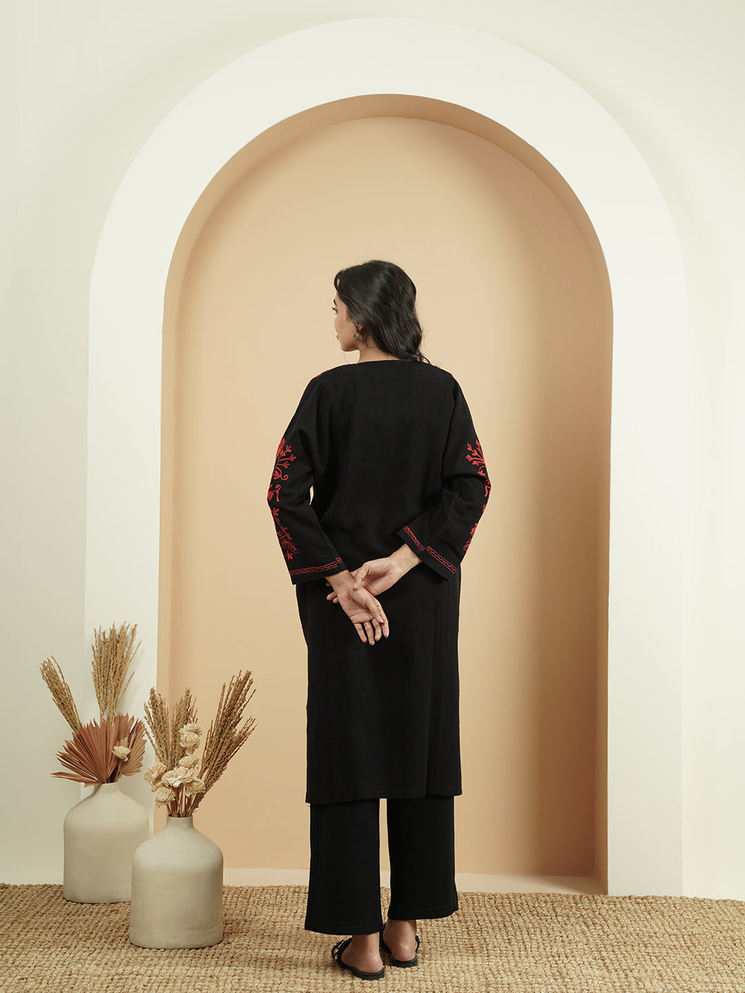 Floral Paisley Aari Embroidery Kashmiri Pheran | Black