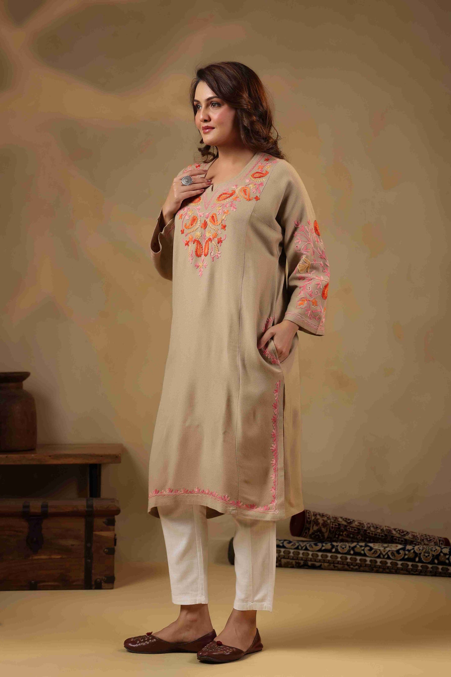 Floral Paisley Aari Embroidery Kashmiri Pheran | Beige