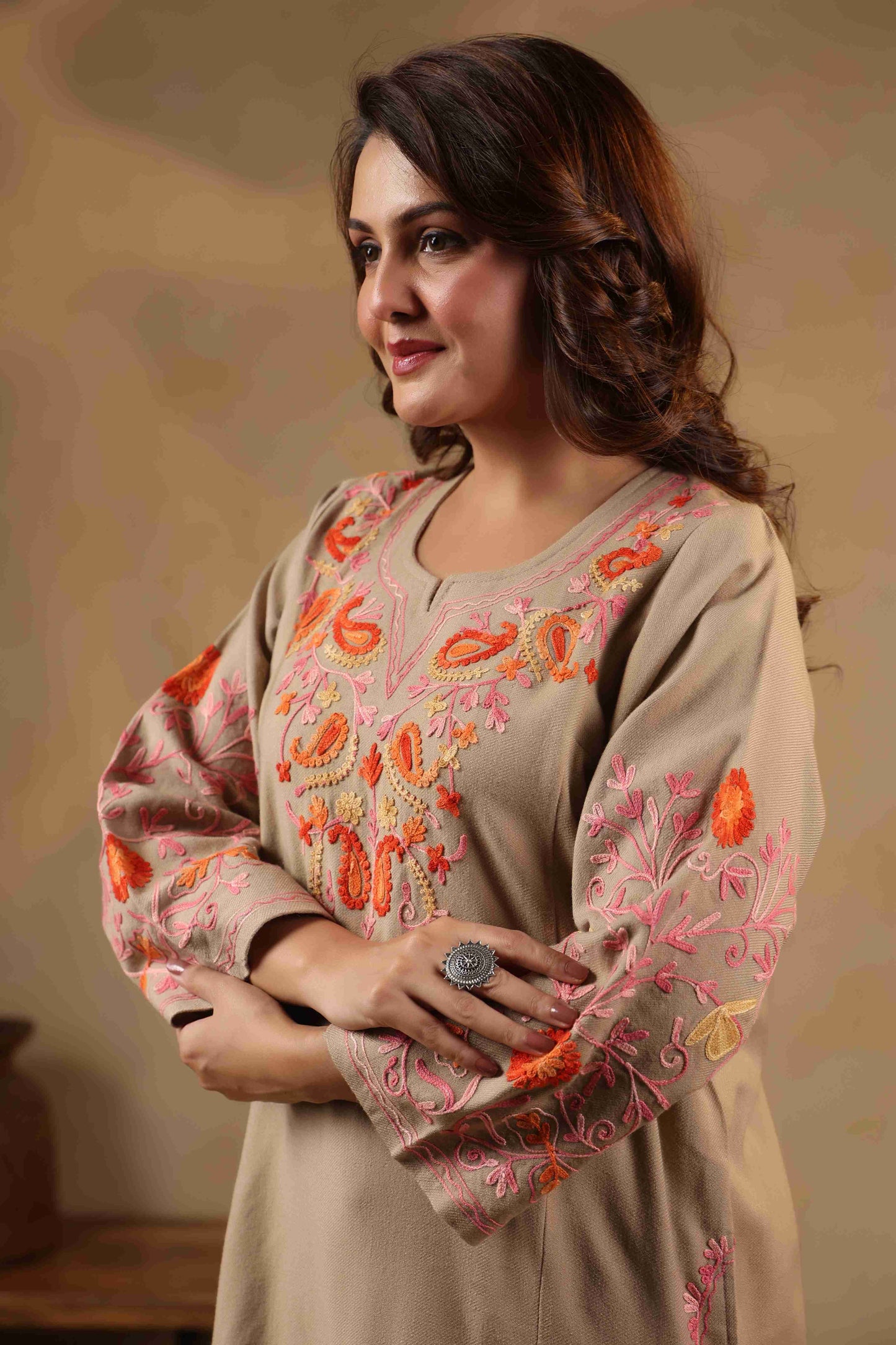 Floral Paisley Aari Embroidery Kashmiri Pheran | Beige