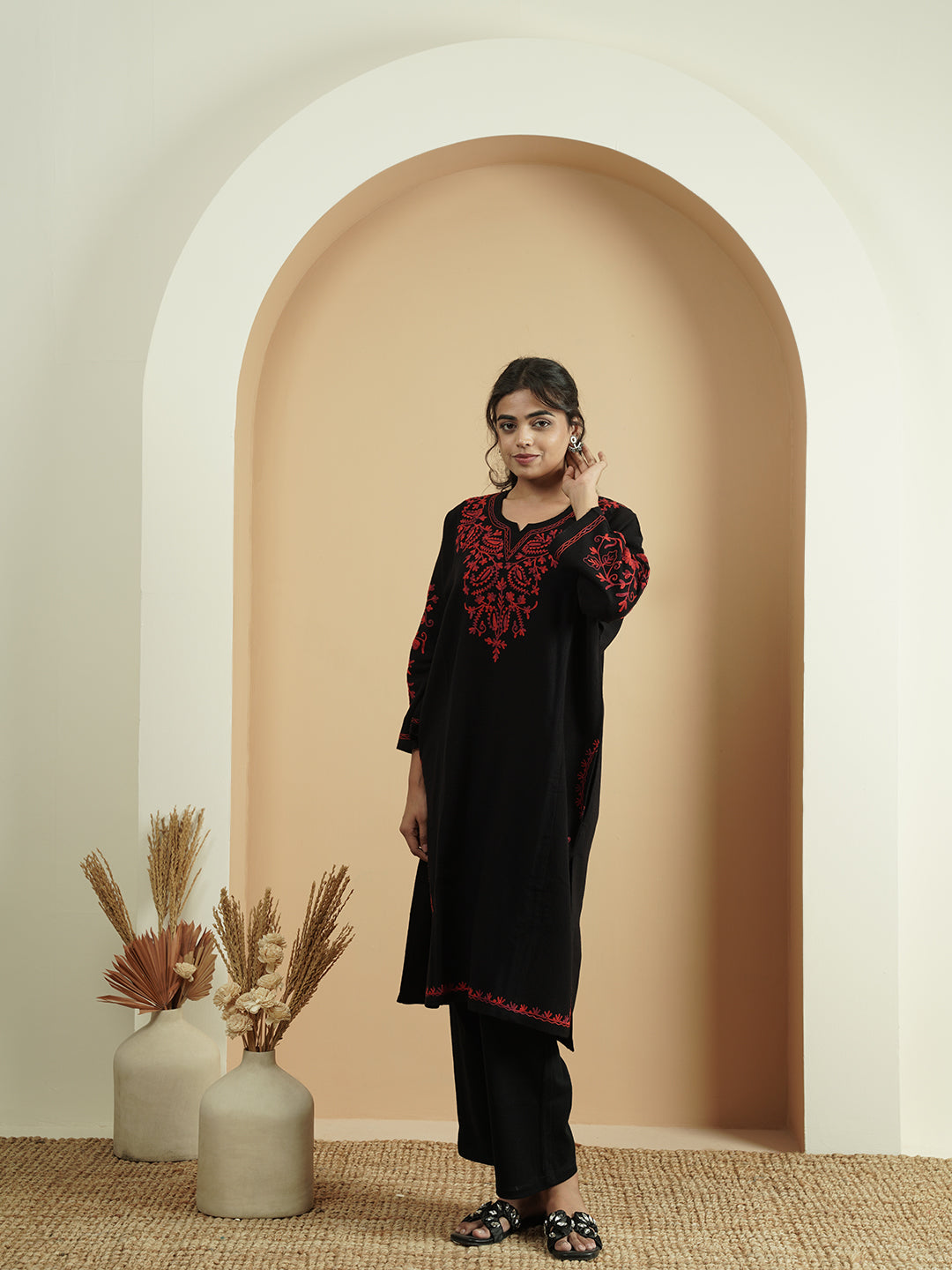Floral Paisley Aari Embroidery Kashmiri Pheran | Black