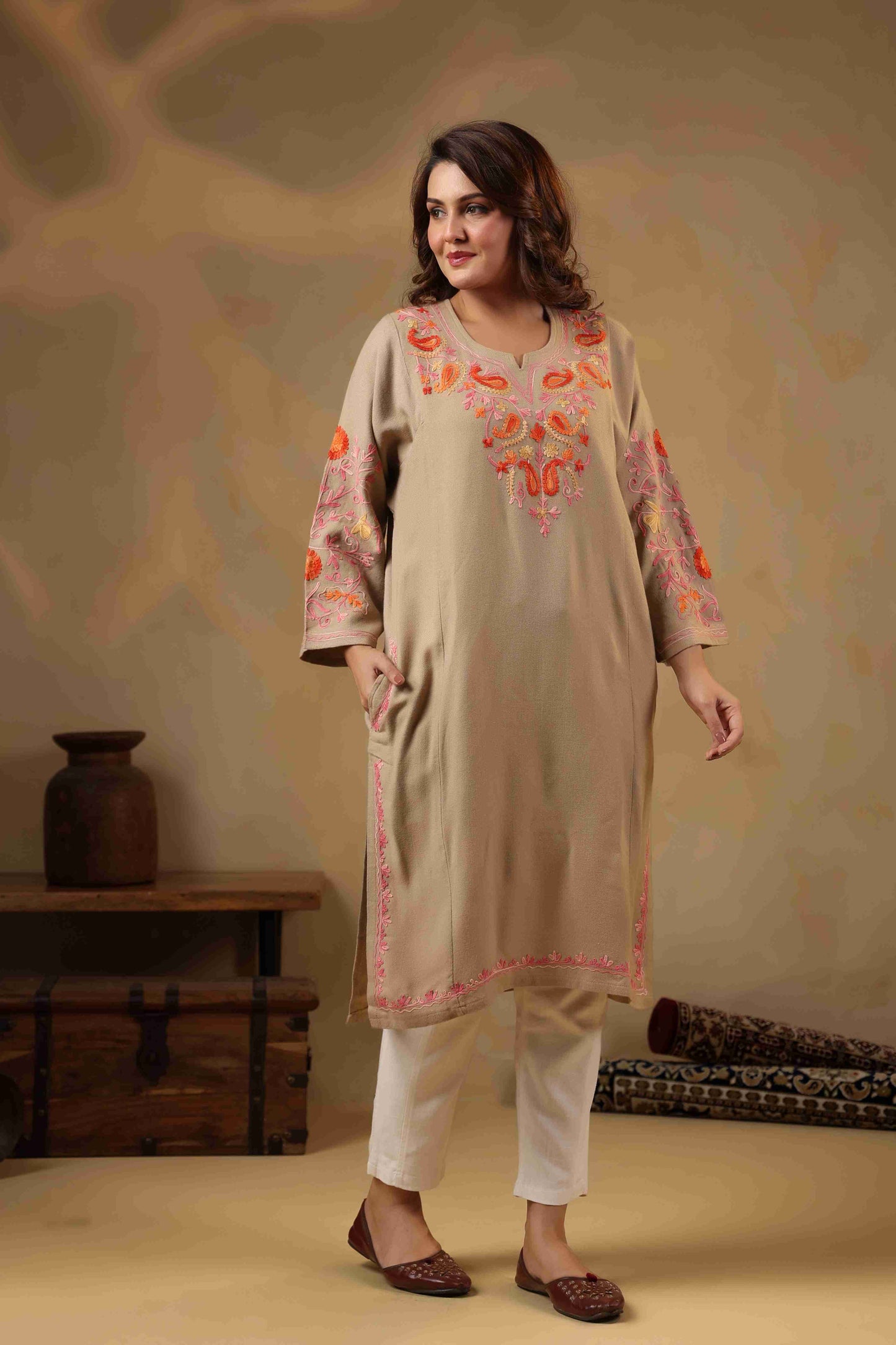 Floral Paisley Aari Embroidery Kashmiri Pheran | Beige