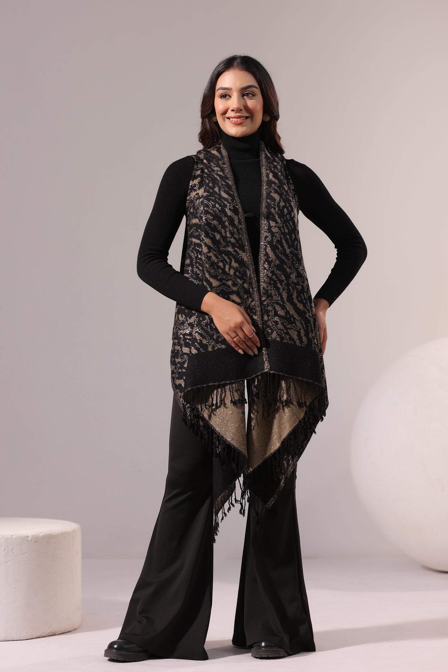 Women's Sleeveless Zari Pattern Shrug Cardigan | Black