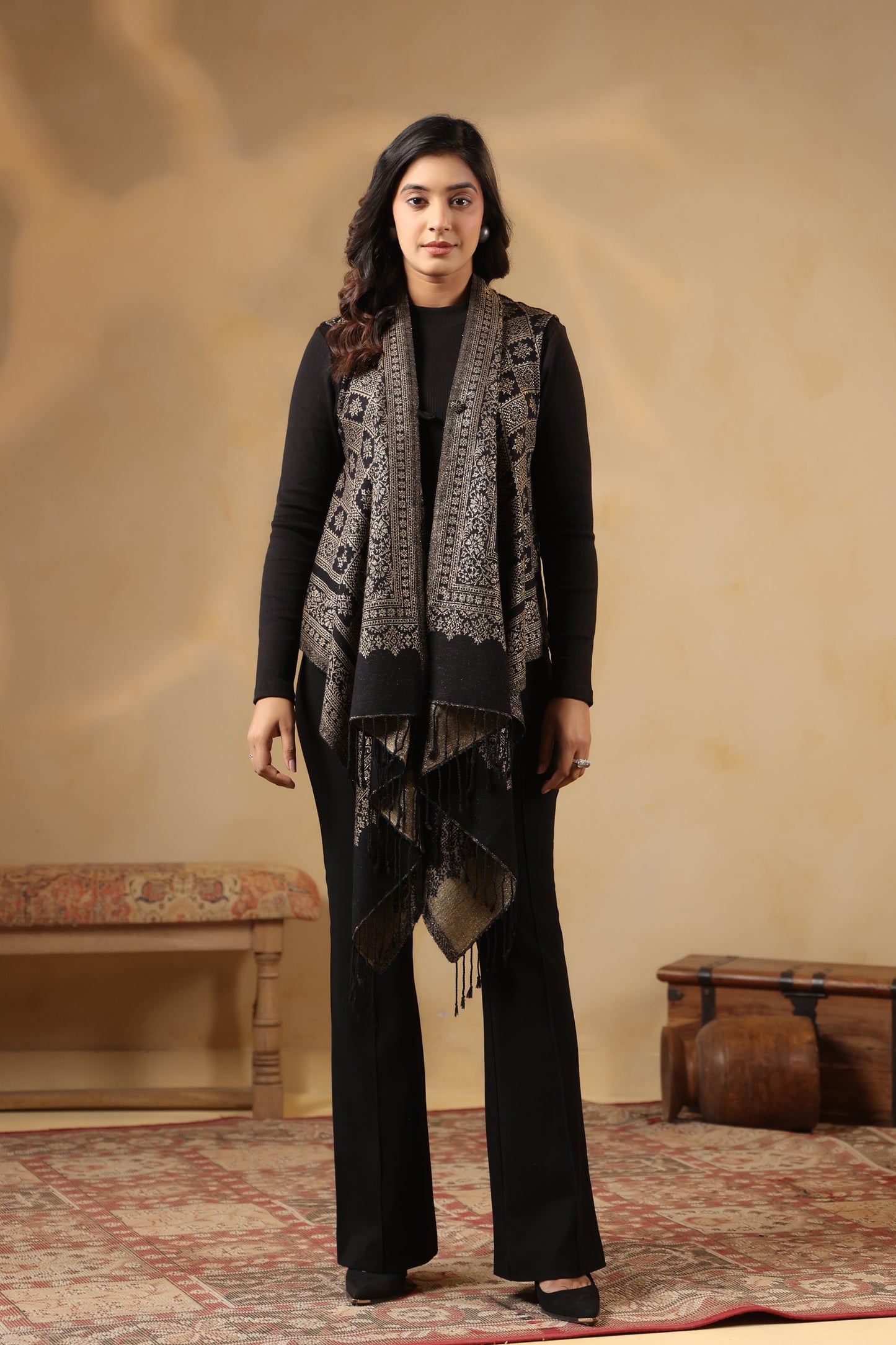 Women's Sleeveless Zari Patterned Shrug Cardigan | Black