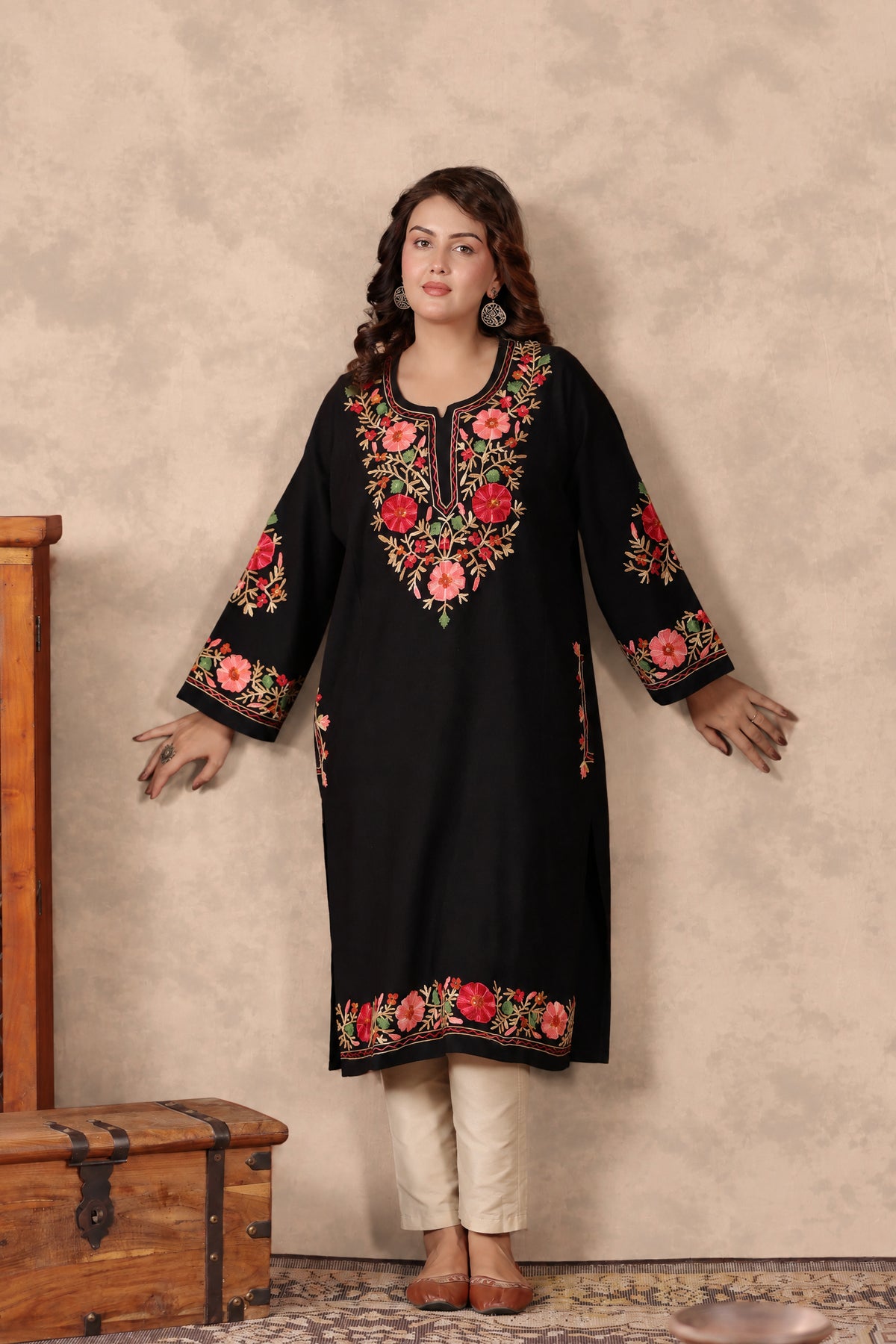 Floral Border Aari Embroidery Kashmiri Pheran | Black - view 11