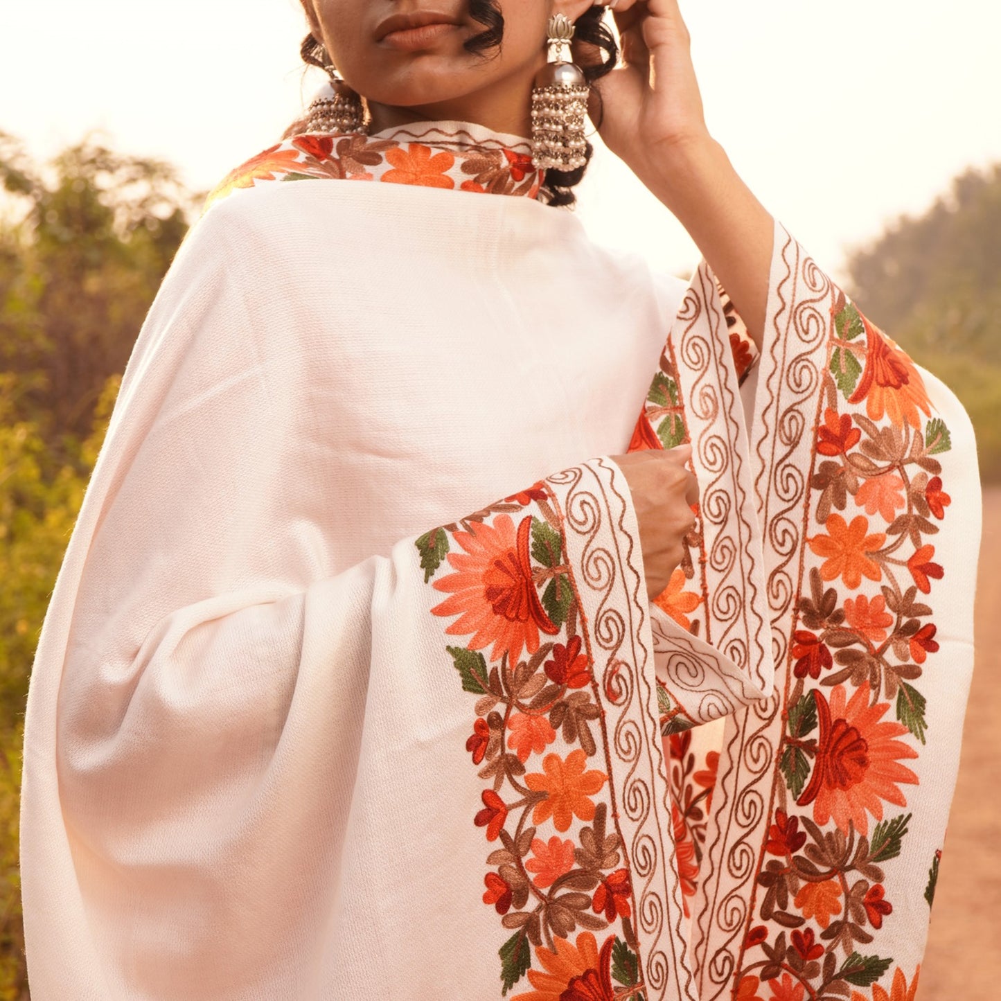 Kashmiri Aari Embroidery Woollen Stole | White