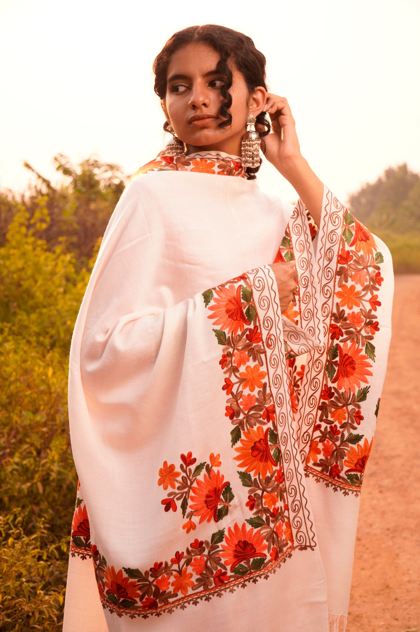 Kashmiri Aari Embroidery Woollen Stole | White