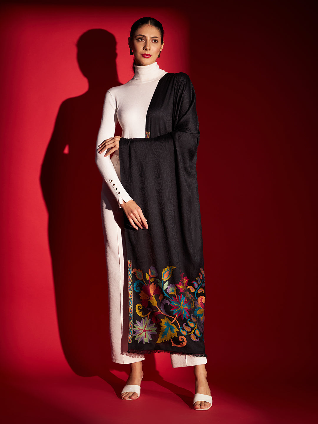 Kani Floral Patterns Cutting Weave Stole | Black