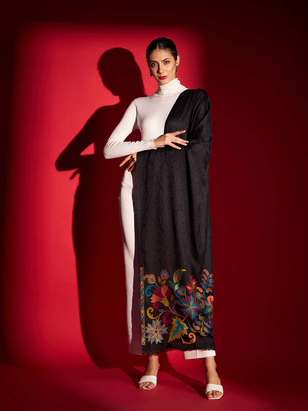Kani Floral Patterns Cutting Weave Stole | Black