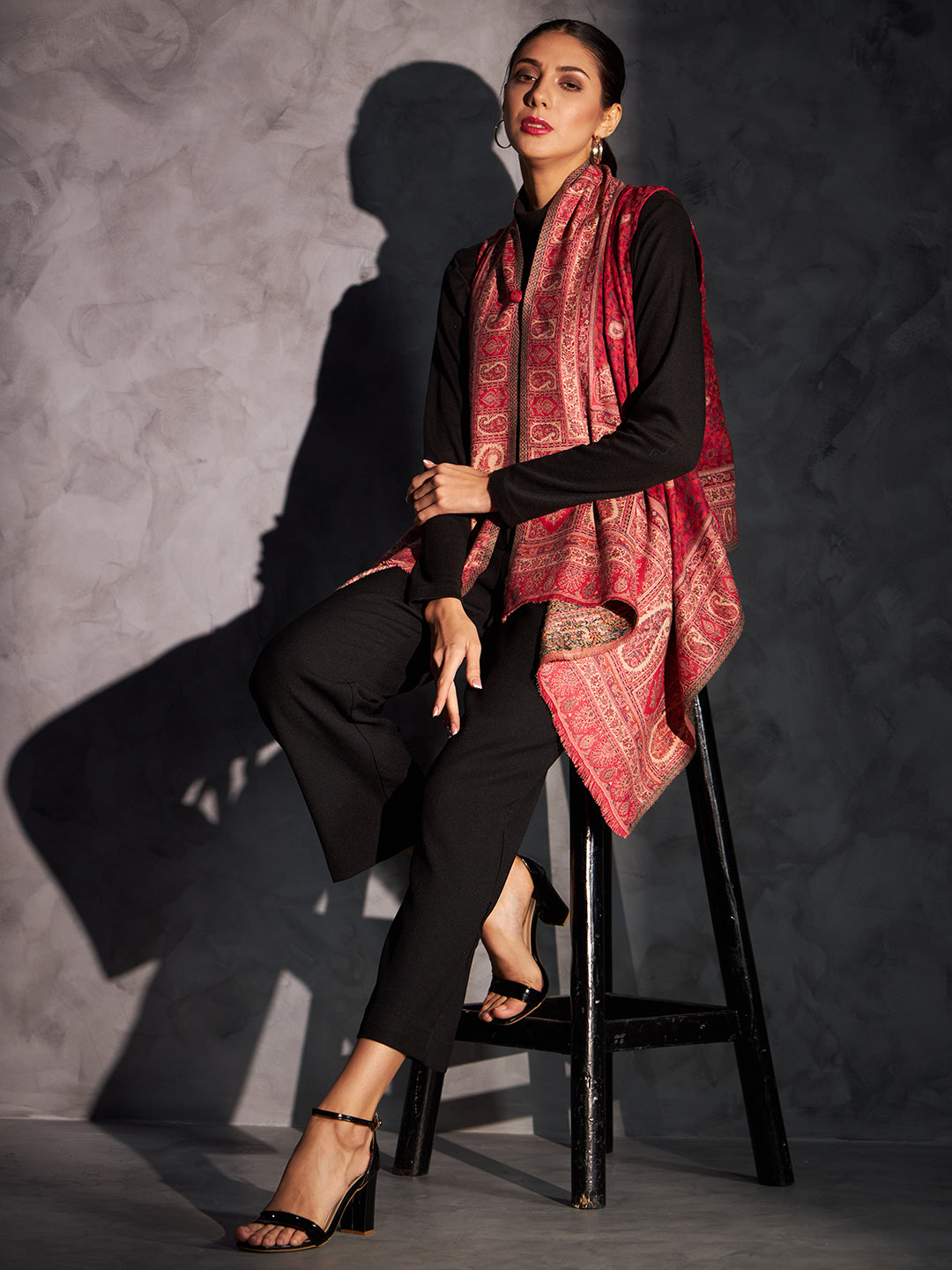 Women's Royal Woven Cape Shrug with Paisley Pattern | Magenta
