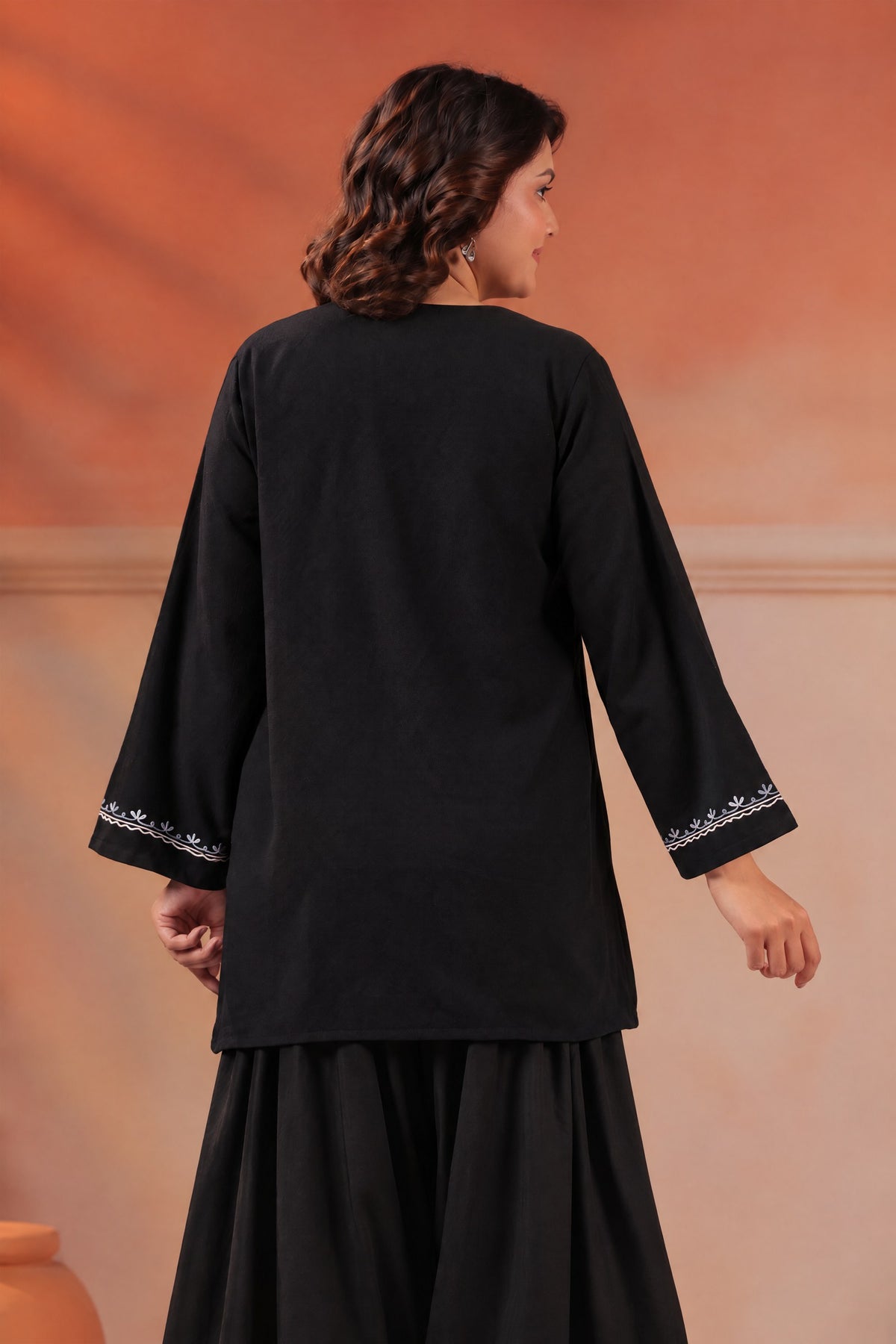 Women's Aari Floral Multicolour Embroidered Woollen Kurta | Black