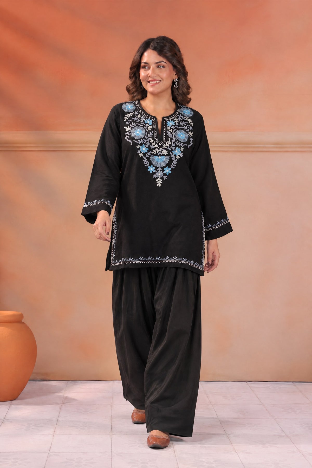 Women's Aari Floral Multicolour Embroidered Woollen Kurta | Black