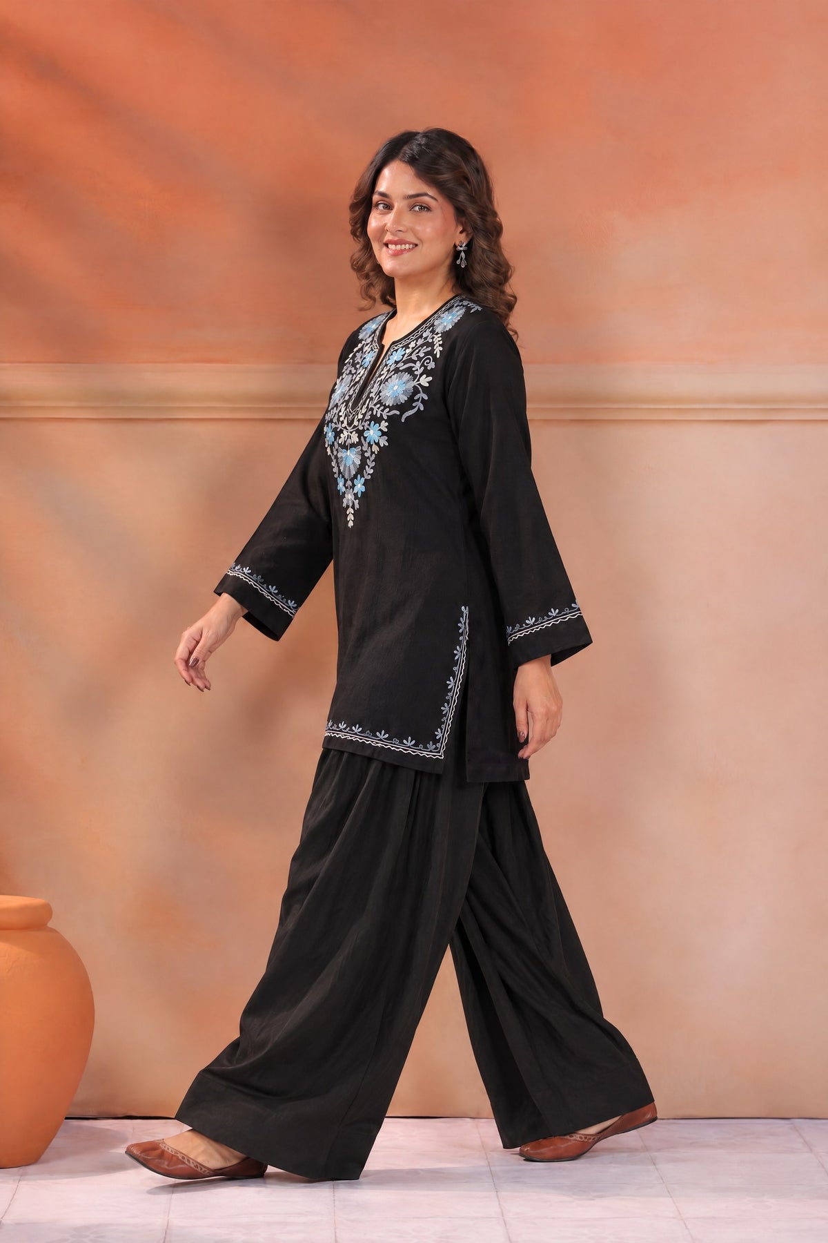 Women's Aari Floral Multicolour Embroidered Woollen Kurta | Black