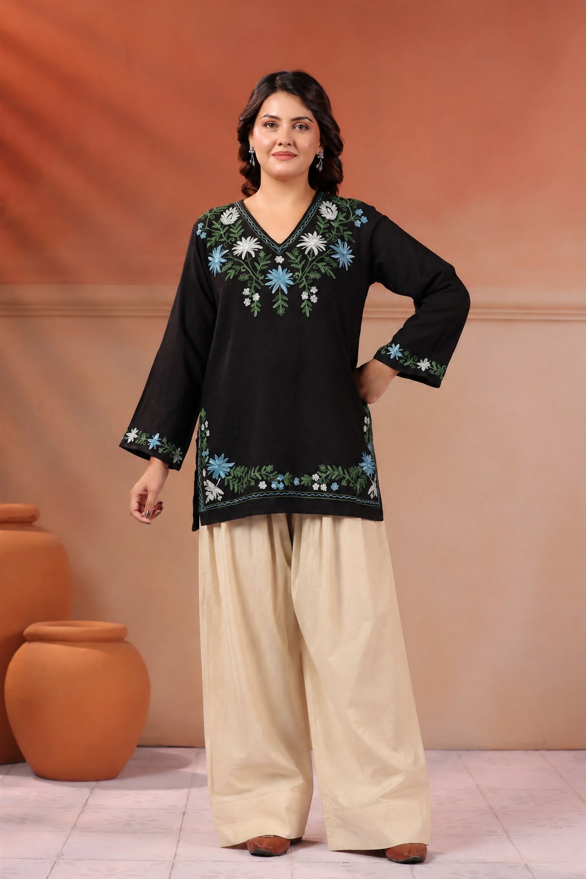 Women's Kashmiri Aari Floral Embroidered Woollen Kurta | Black