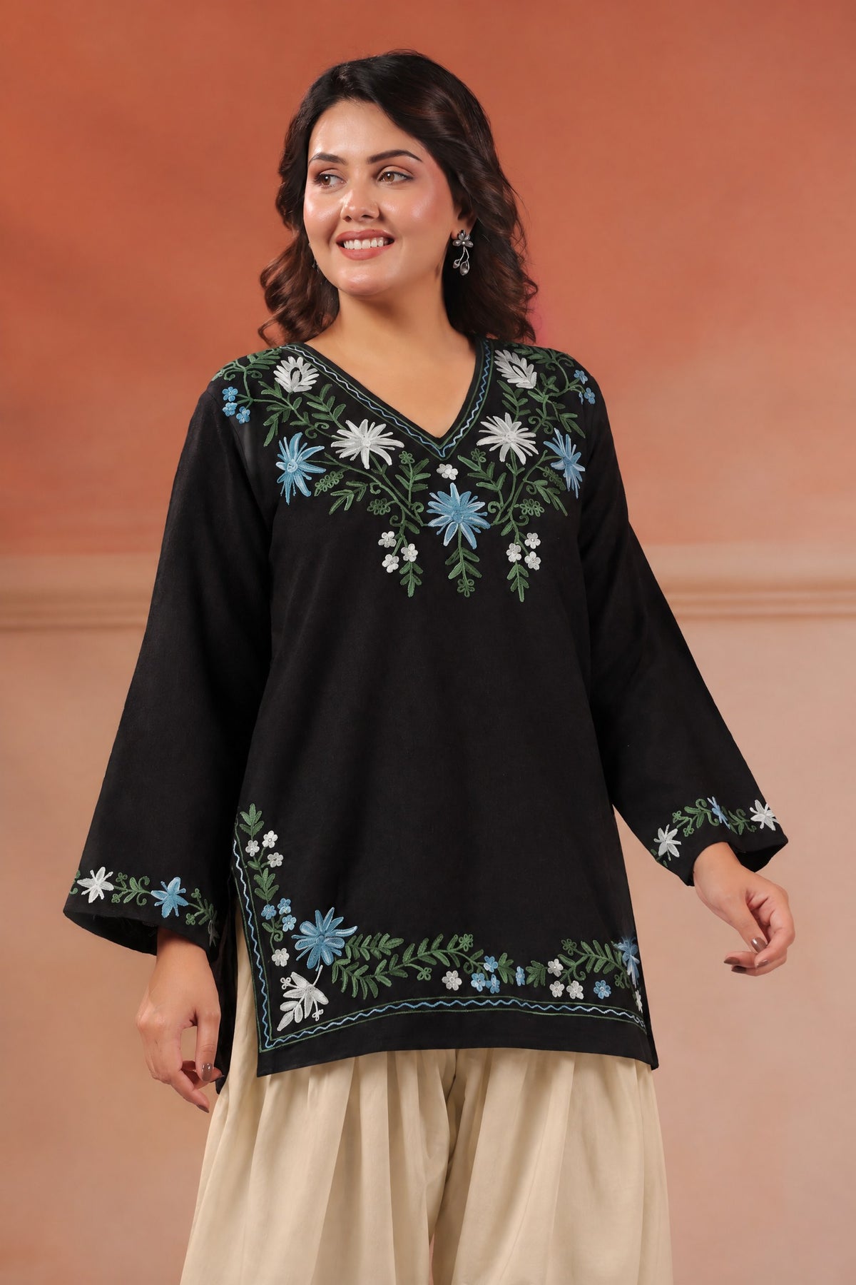 Women's Kashmiri Aari Floral Embroidered Woollen Kurta | Black