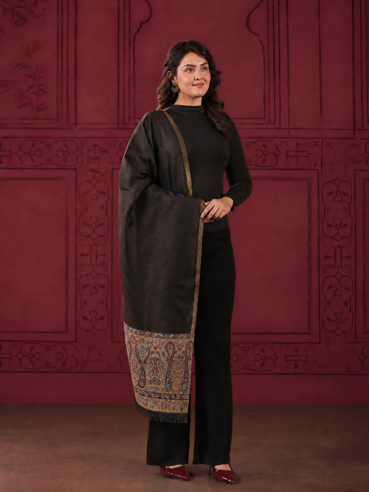 Reversible Kani Zari Stole with Big Paisley Jamawar Border | Black