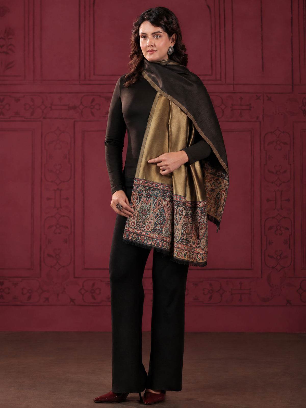 Reversible Kani Zari Stole with Big Paisley Jamawar Border | Black