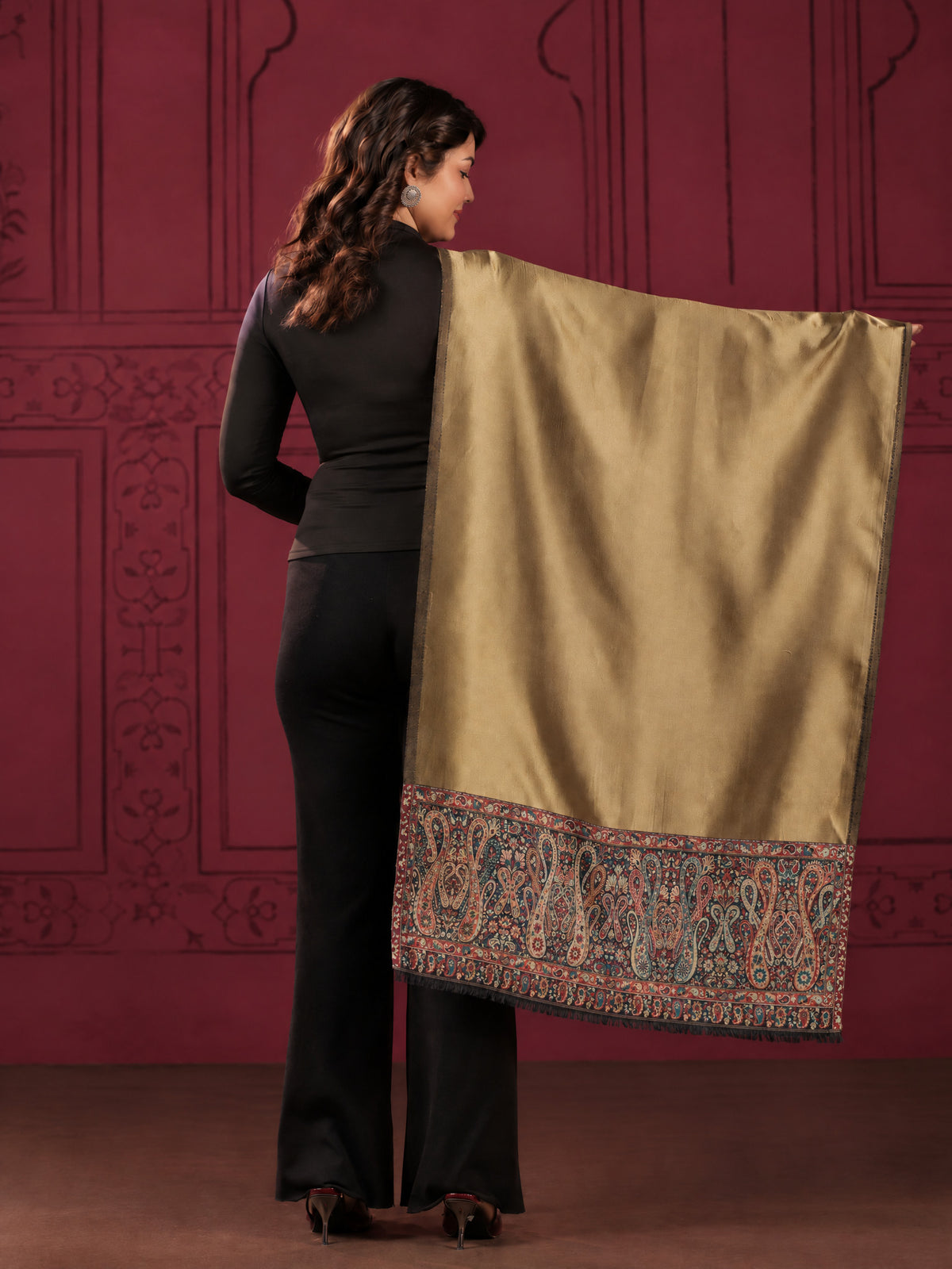 Reversible Kani Zari Stole with Big Paisley Jamawar Border | Black