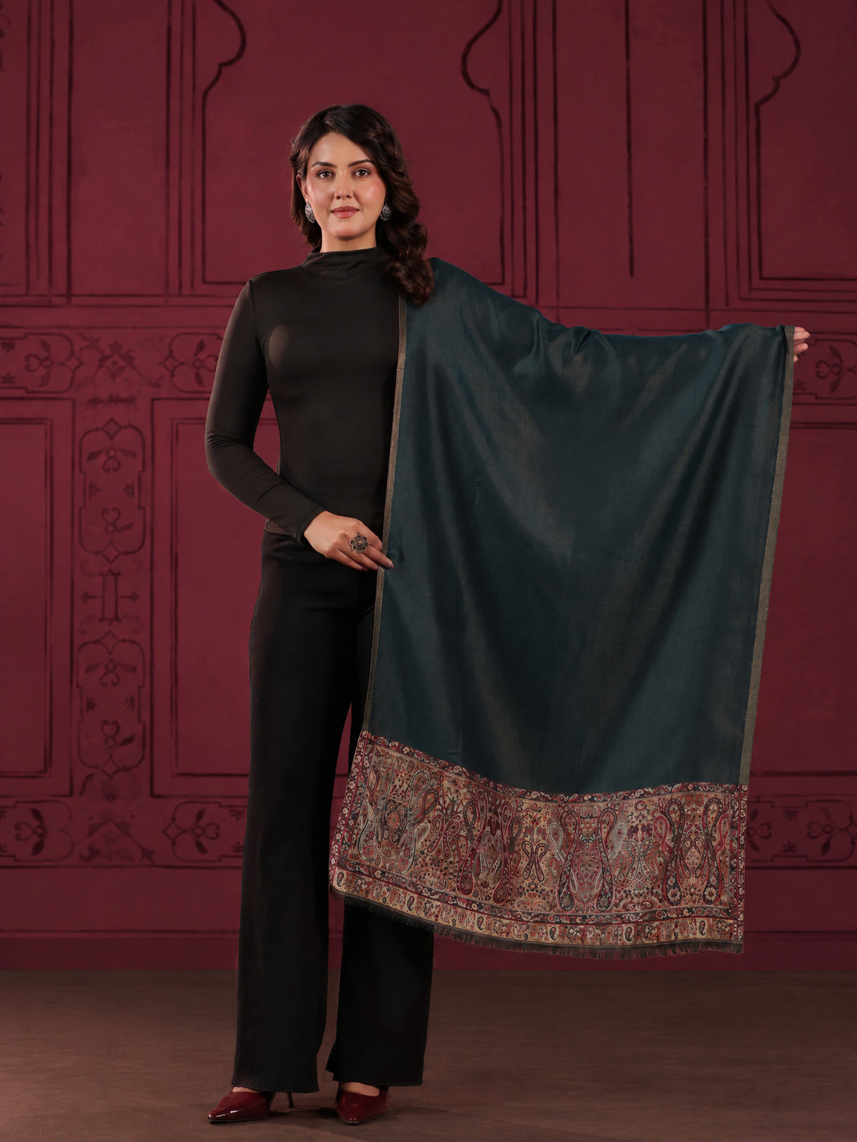 Reversible Kani Zari Stole with Big Paisley Jamawar Border | Teal Blue
