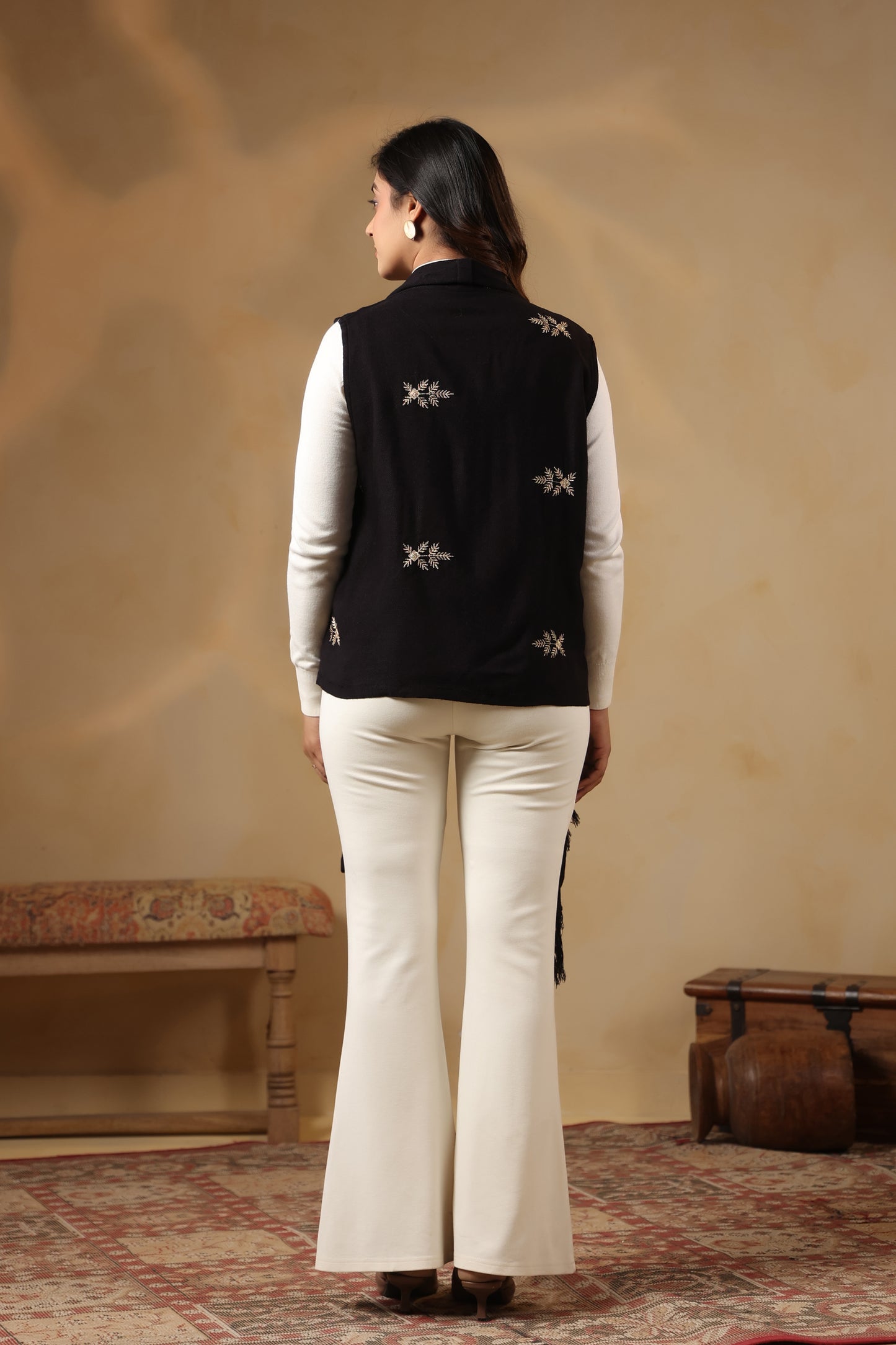 Women's Sleeveless Floral Zari Embroidery Shrug Cardigan | Black