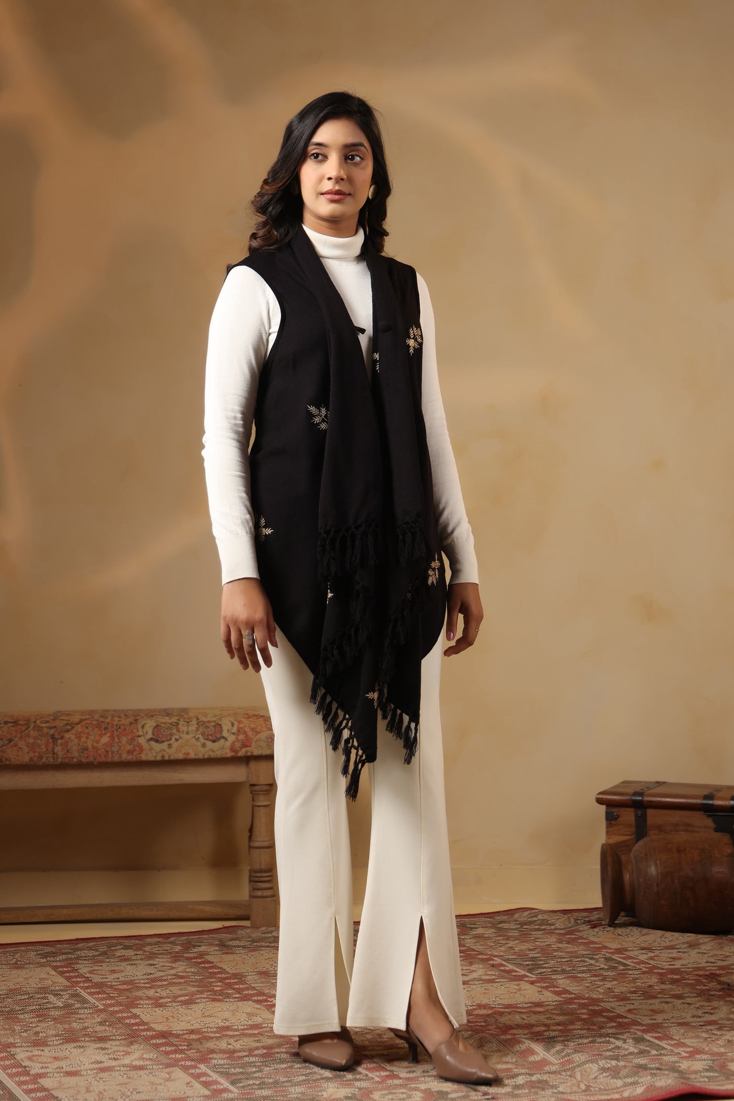 Women's Sleeveless Floral Zari Embroidery Shrug Cardigan | Black