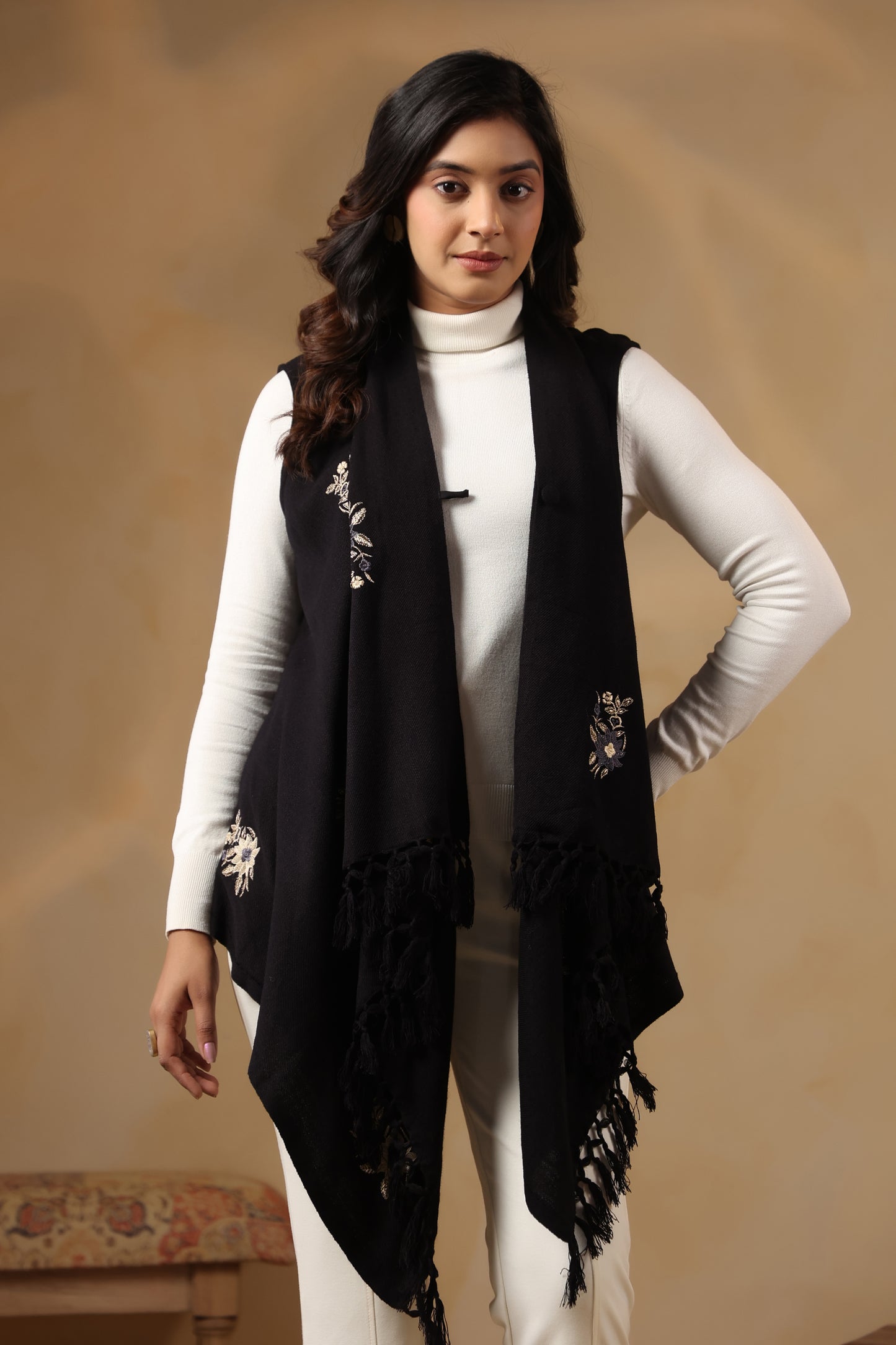 Women's Sleeveless Floral Zari Embroidery Cardigan Shrug | Black
