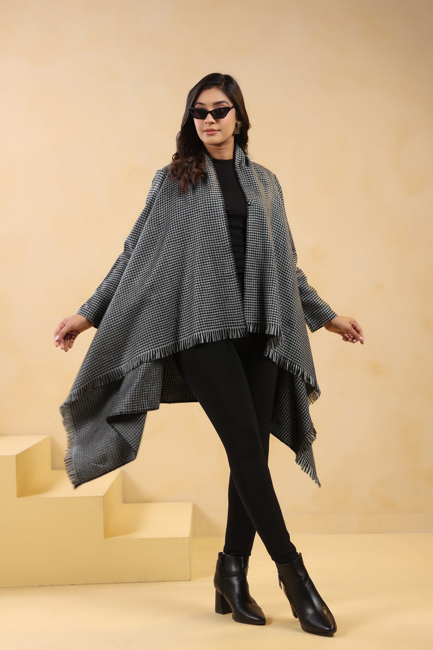 Women's Full Sleeve Woolen Checkered Shrug Cardigan | Black Grey