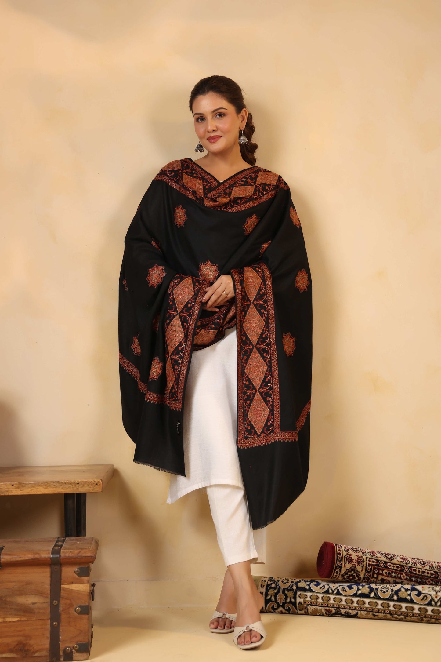 Kashmiri Sozni Floral Embroidery Shawl | Black