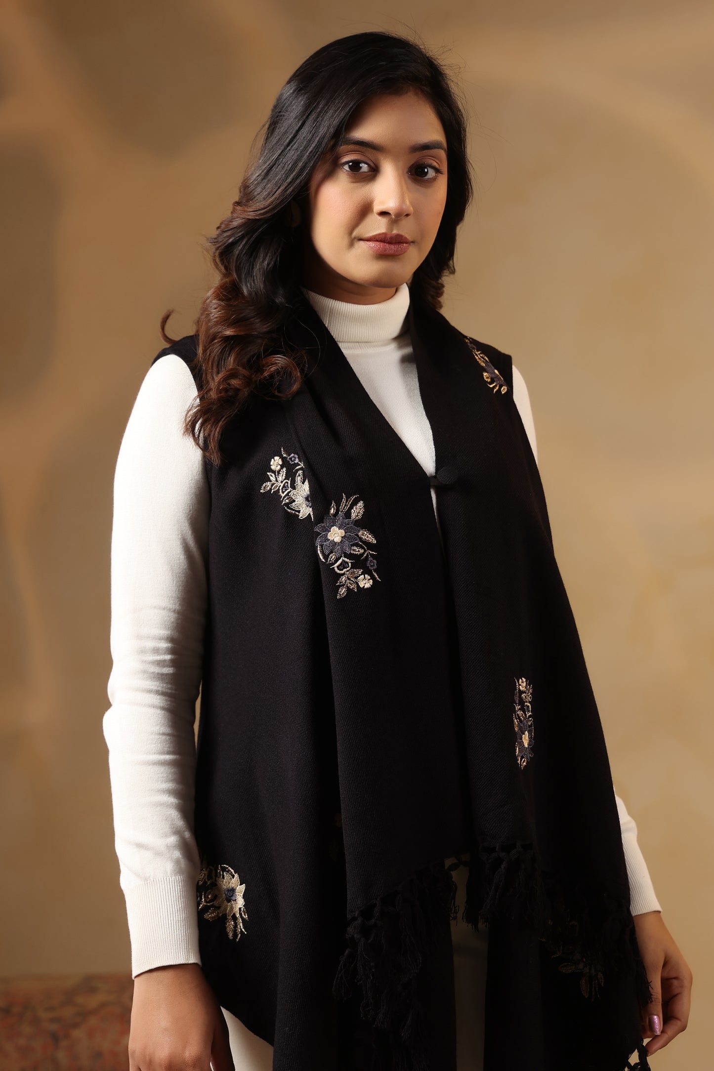 Women's Sleeveless Floral Zari Embroidery Cardigan Shrug | Black
