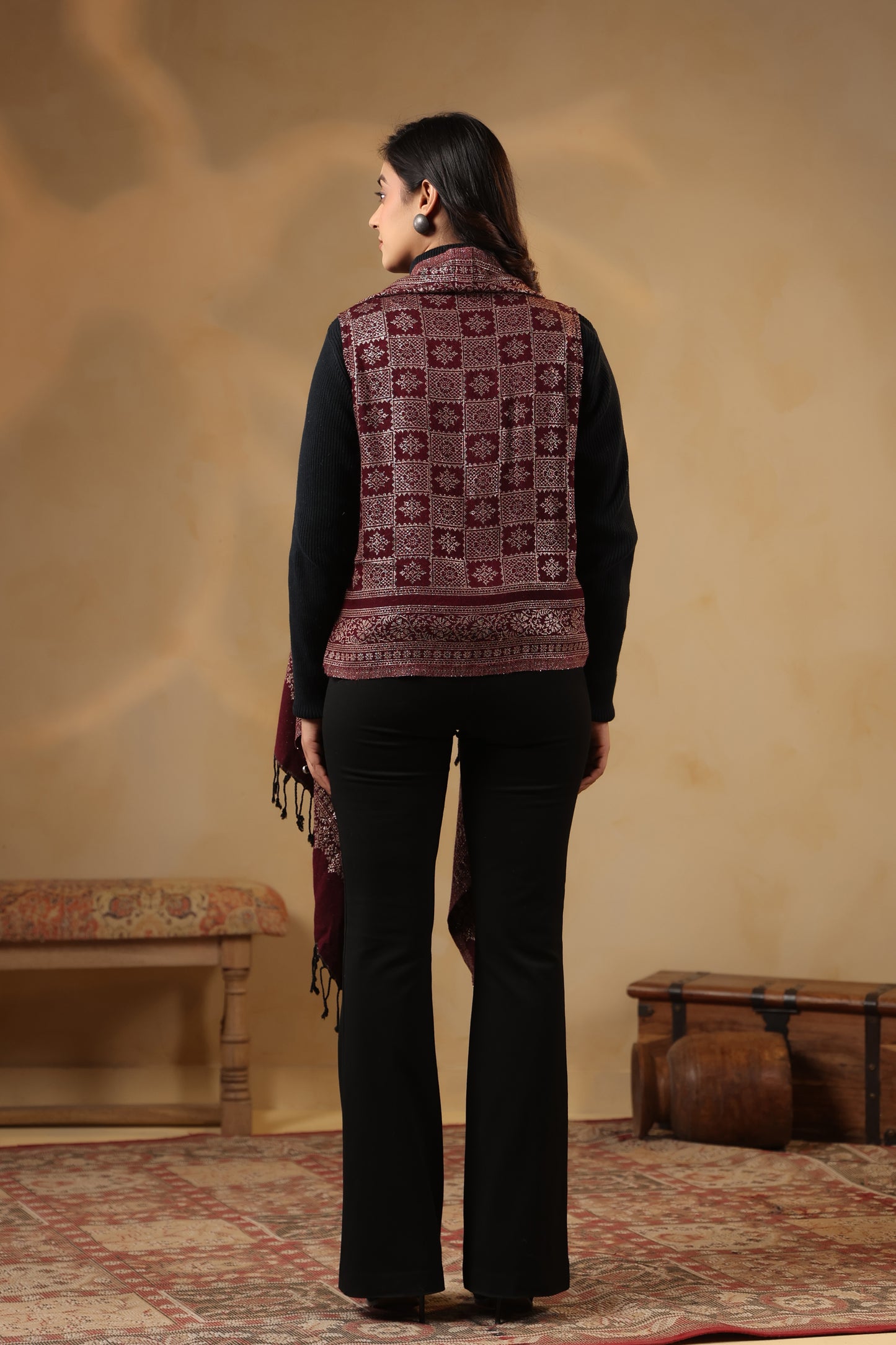 Women's Sleeveless Zari Pattern Shrug Cardigan | Wine