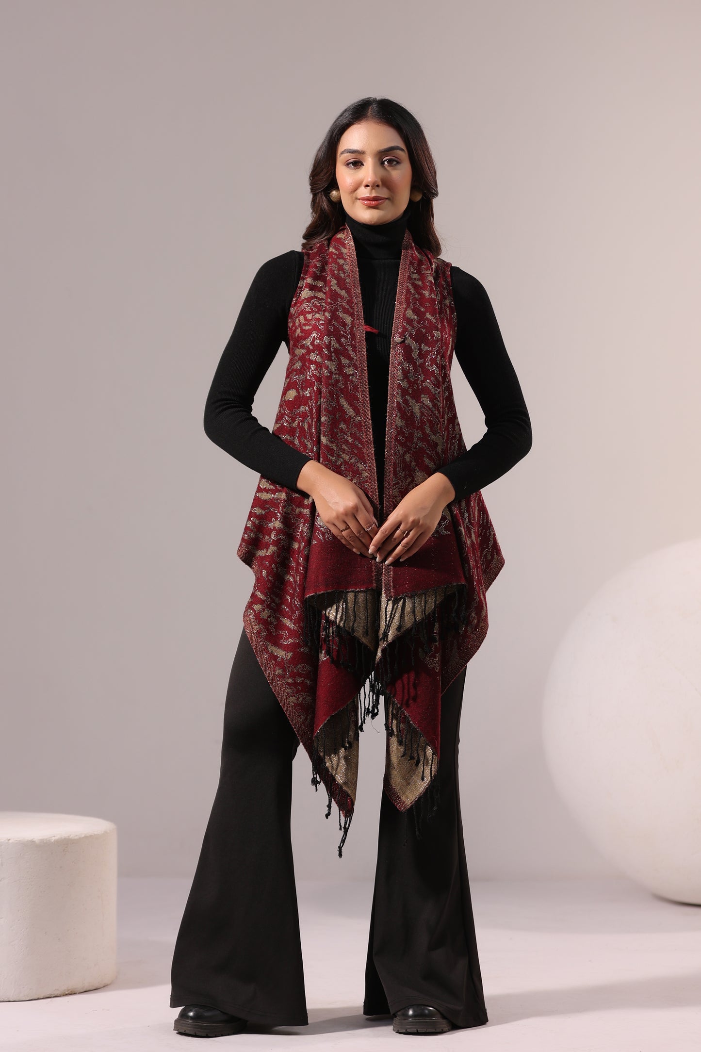 Women's Sleeveless Zari Pattern Shrug Cardigan | Maroon