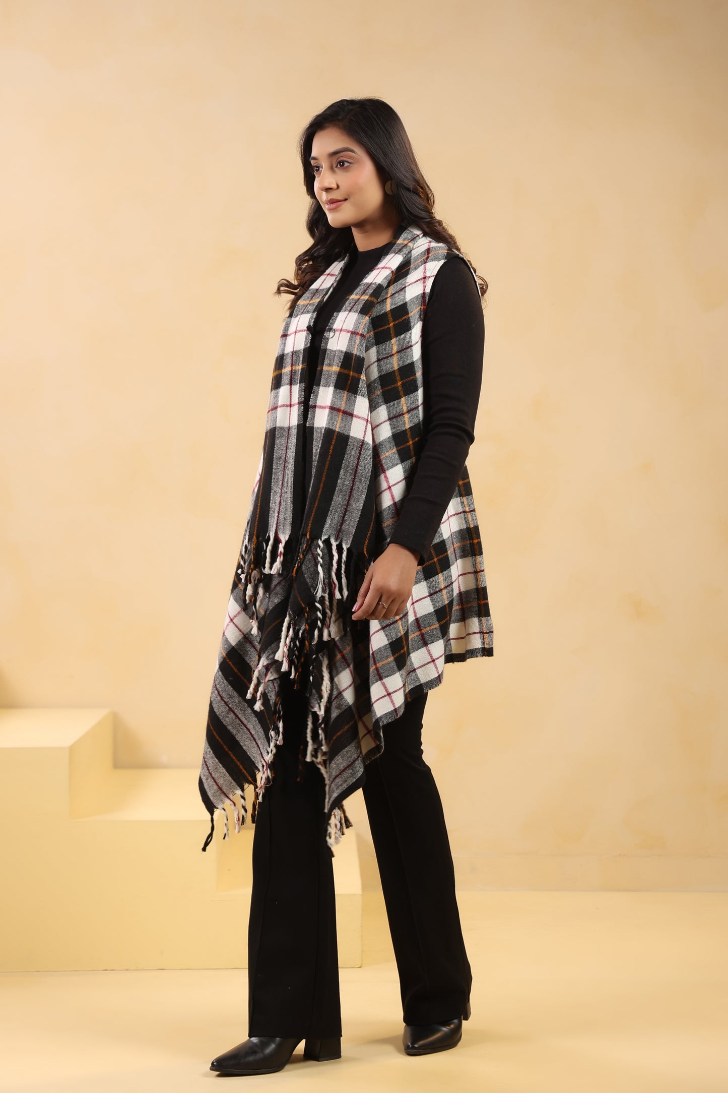 Women's Sleeveless Checkered Shrug Cardigan | White