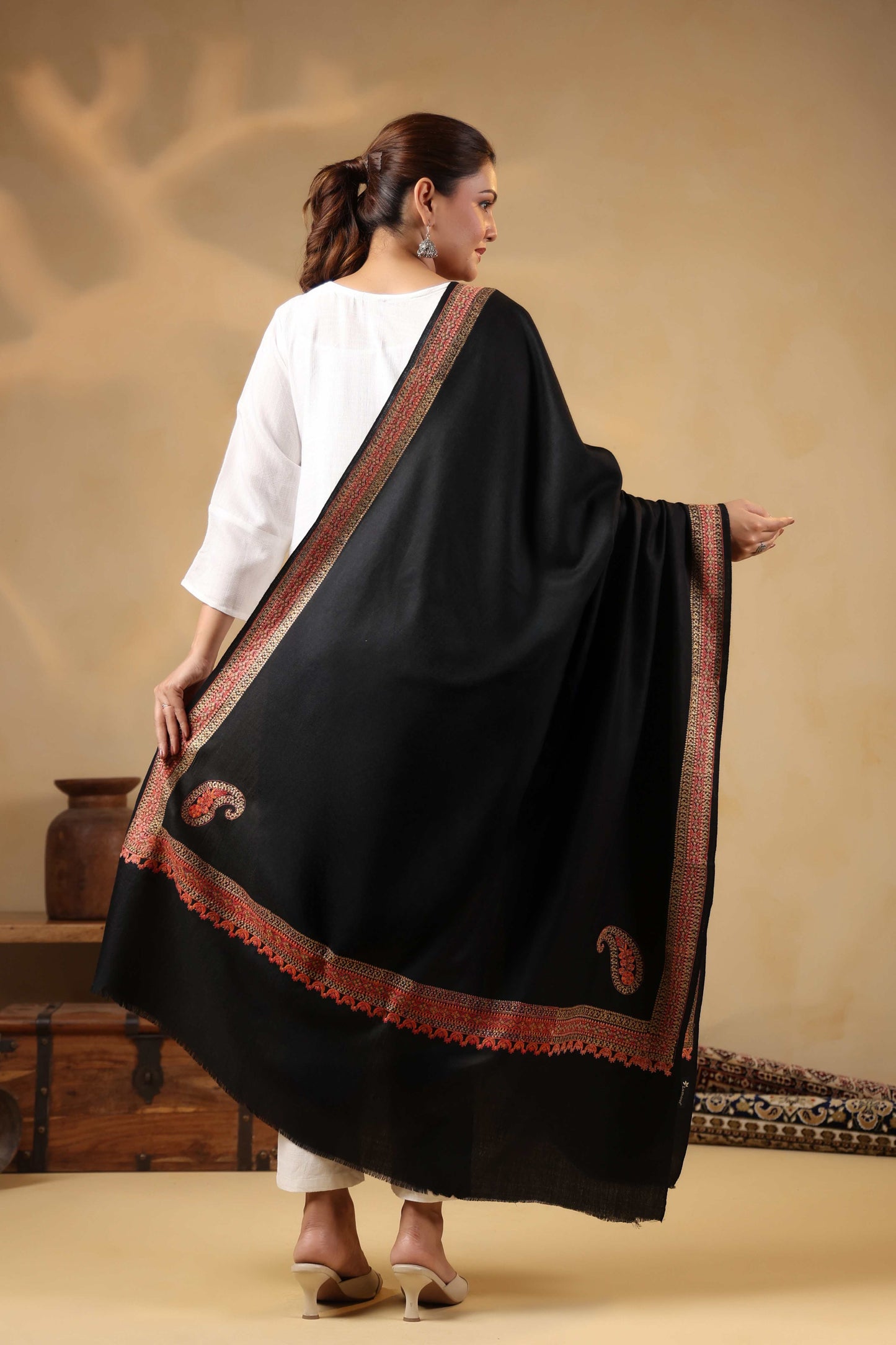 Kashmiri Sozni Zari Embroidery Shawl | Black