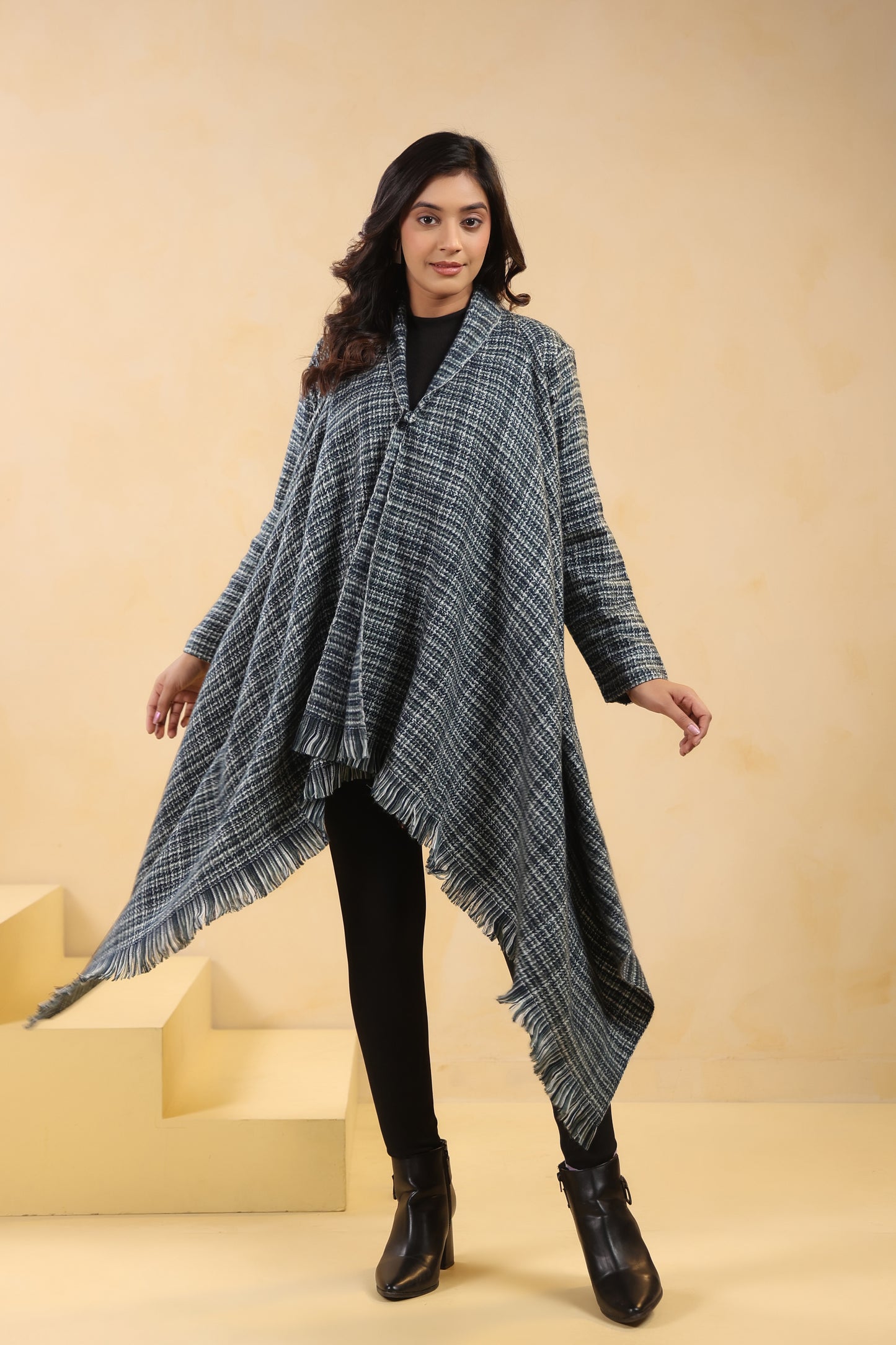 Women's Full Sleeve Woolen Checkered Shrug Cardigan | Grey Black
