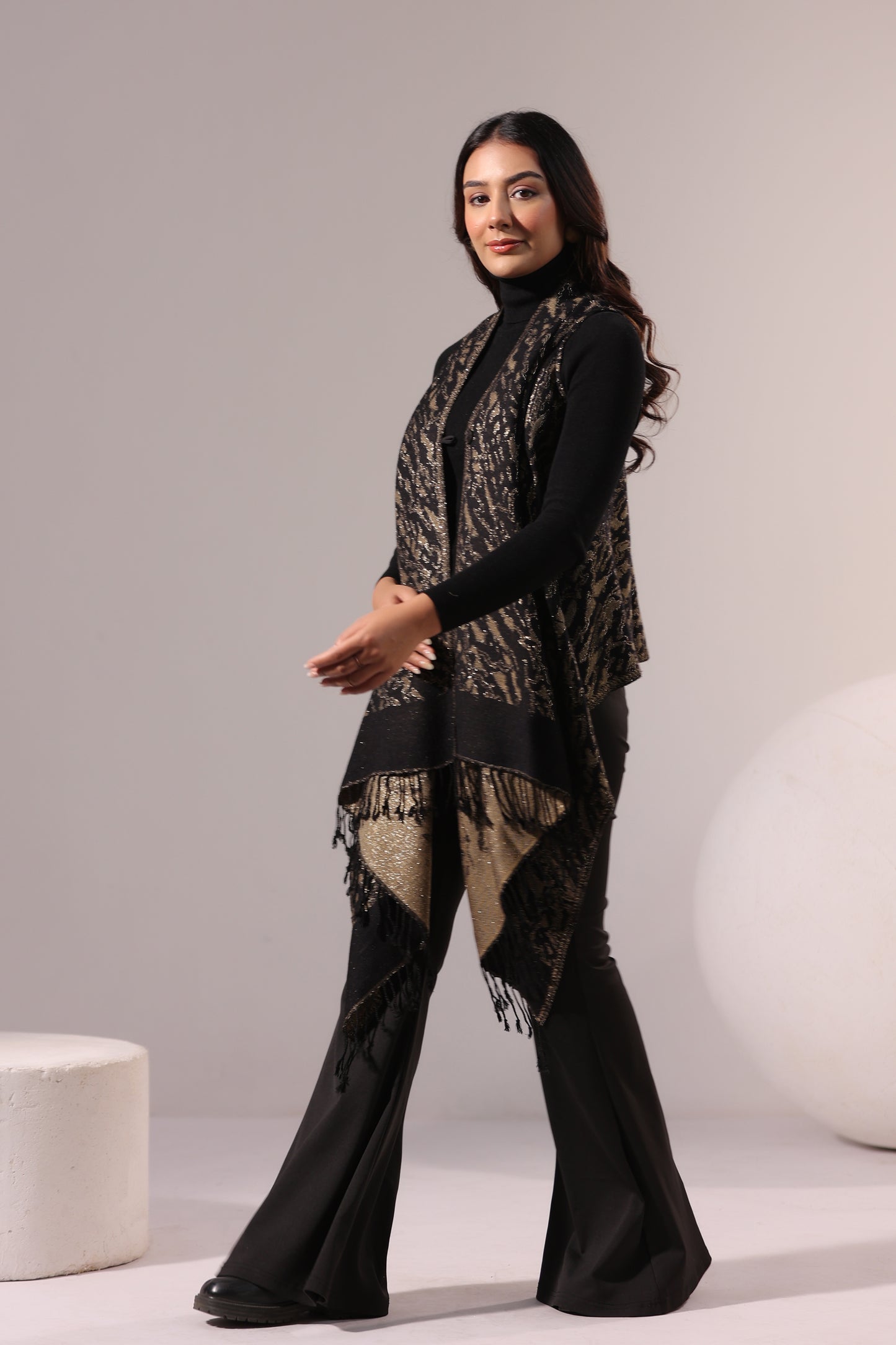 Women's Sleeveless Zari Pattern Shrug Cardigan | Black