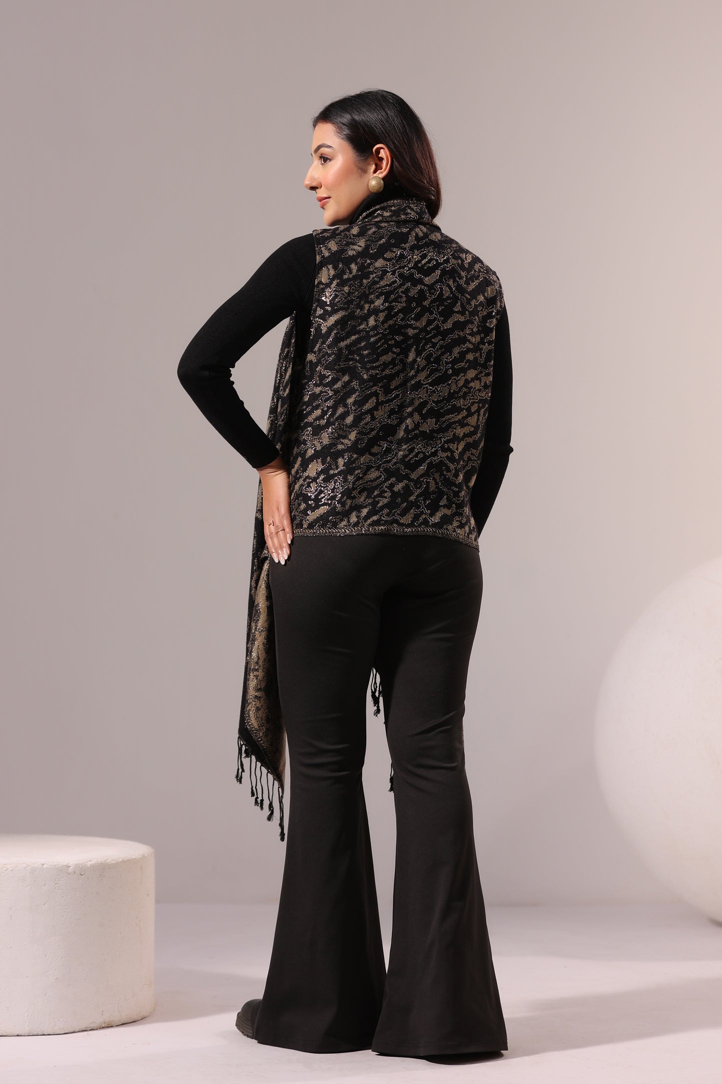 Women's Sleeveless Zari Pattern Shrug Cardigan | Black