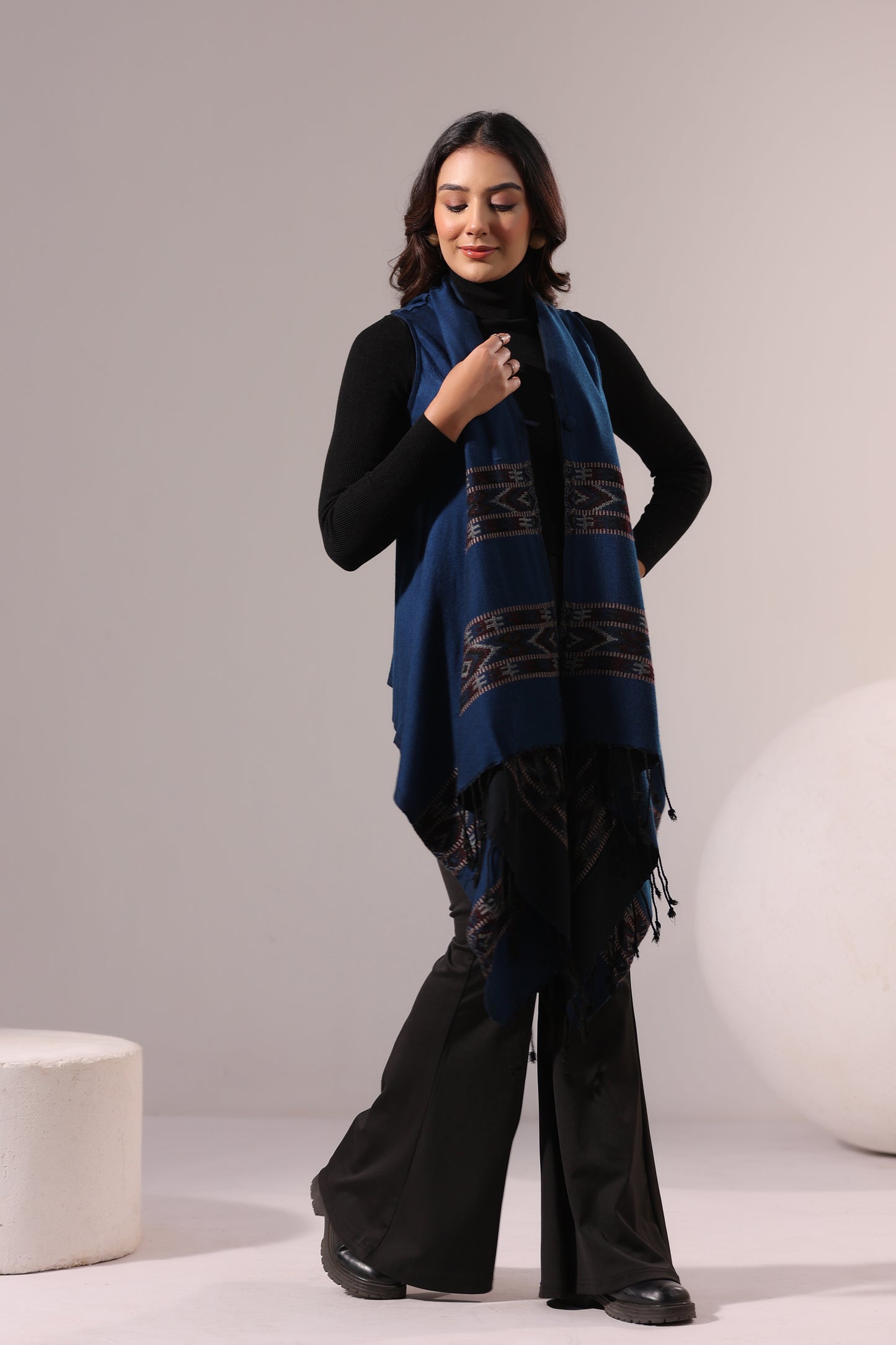 Women's Sleeveless Kullu Pattern Shrug Cardigan | Blue
