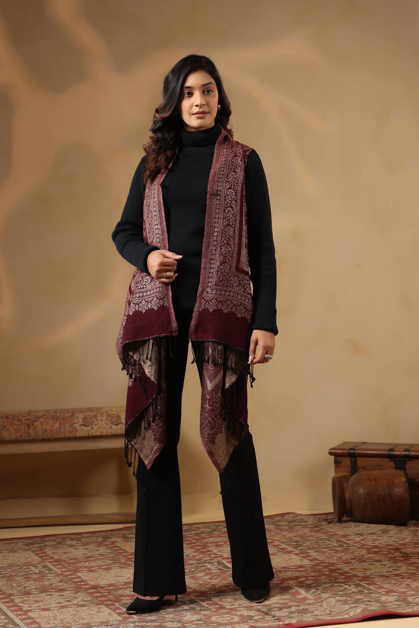 Women's Sleeveless Zari Pattern Shrug Cardigan | Wine