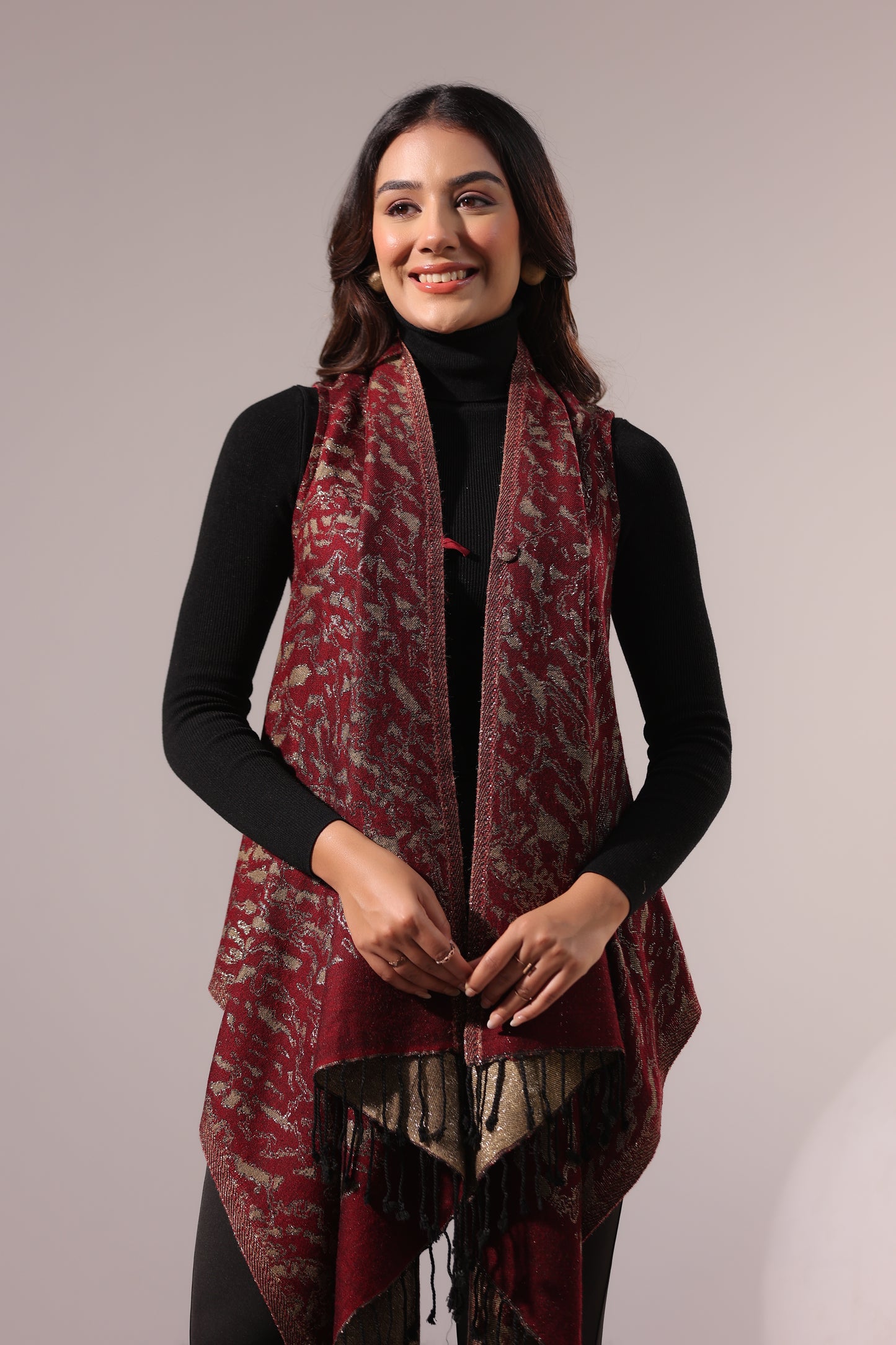 Women's Sleeveless Zari Pattern Shrug Cardigan | Maroon