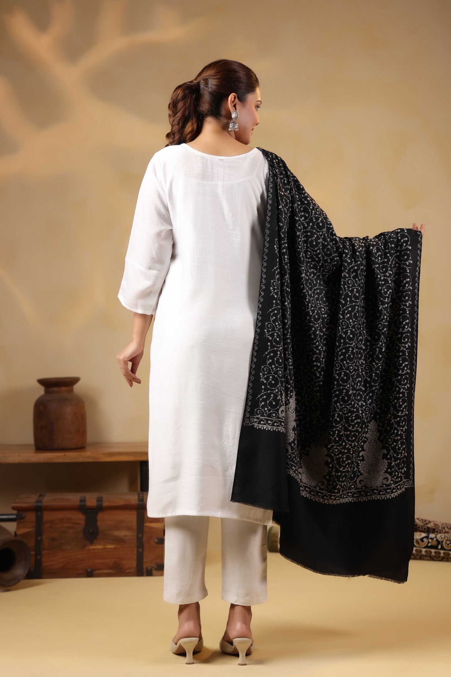 Kashmiri Jaal Embroidery Floral Shawl | Black