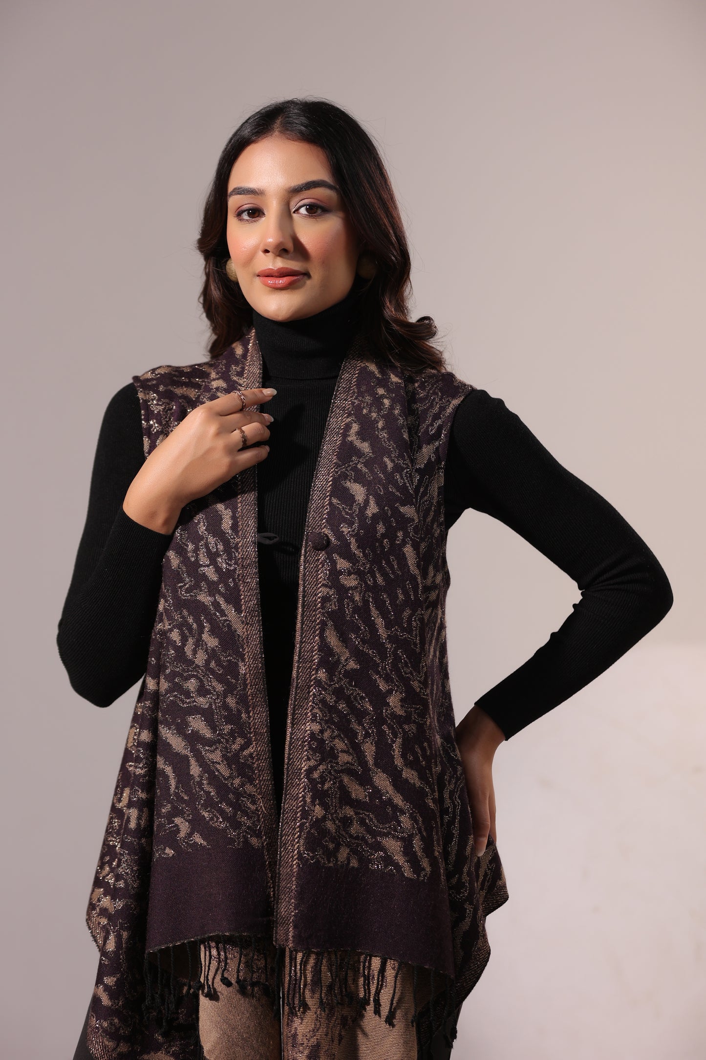 Women's Sleeveless Zari Pattern Shrug Cardigan | Purple