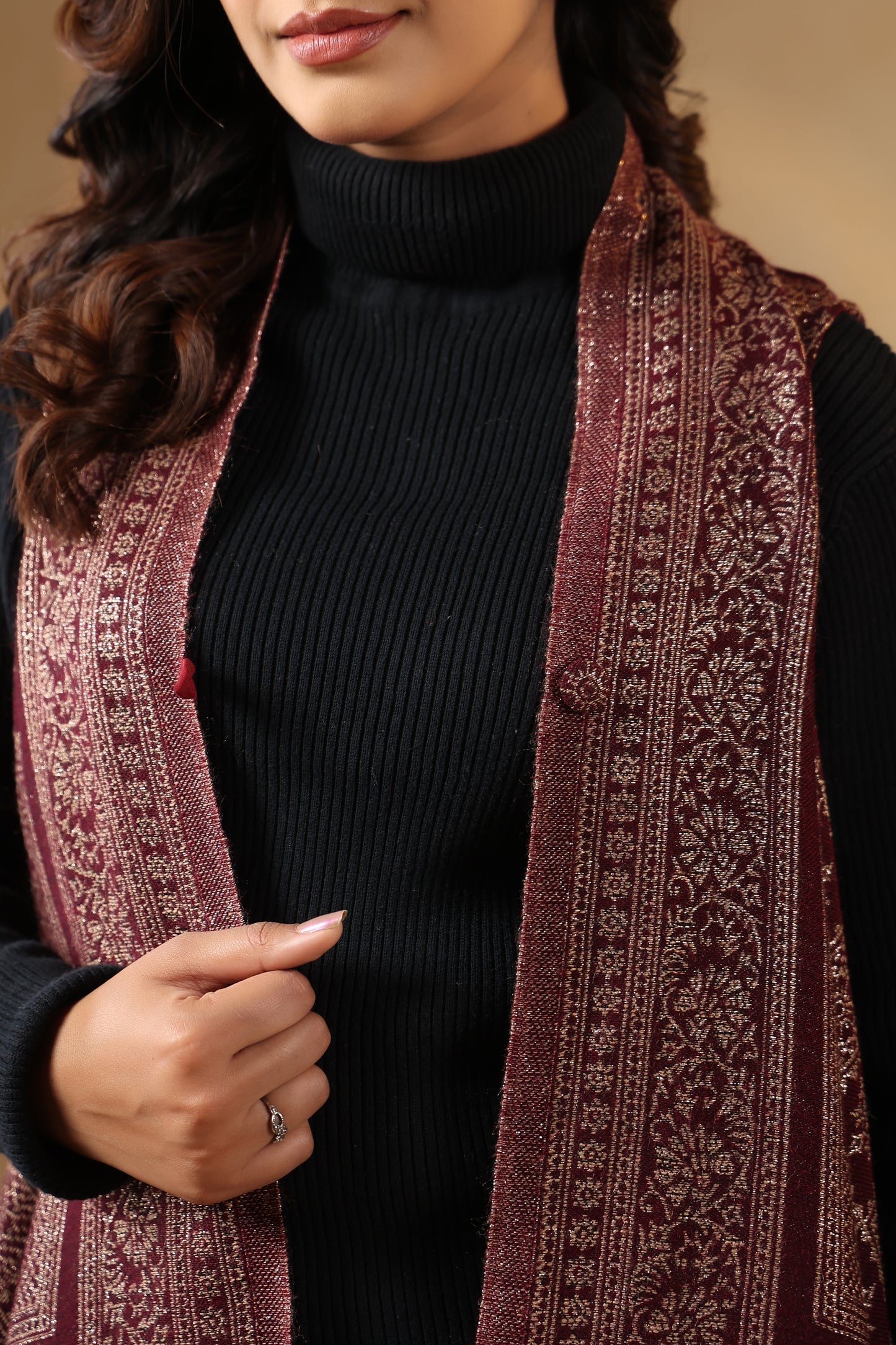 Women's Sleeveless Zari Pattern Shrug Cardigan | Wine