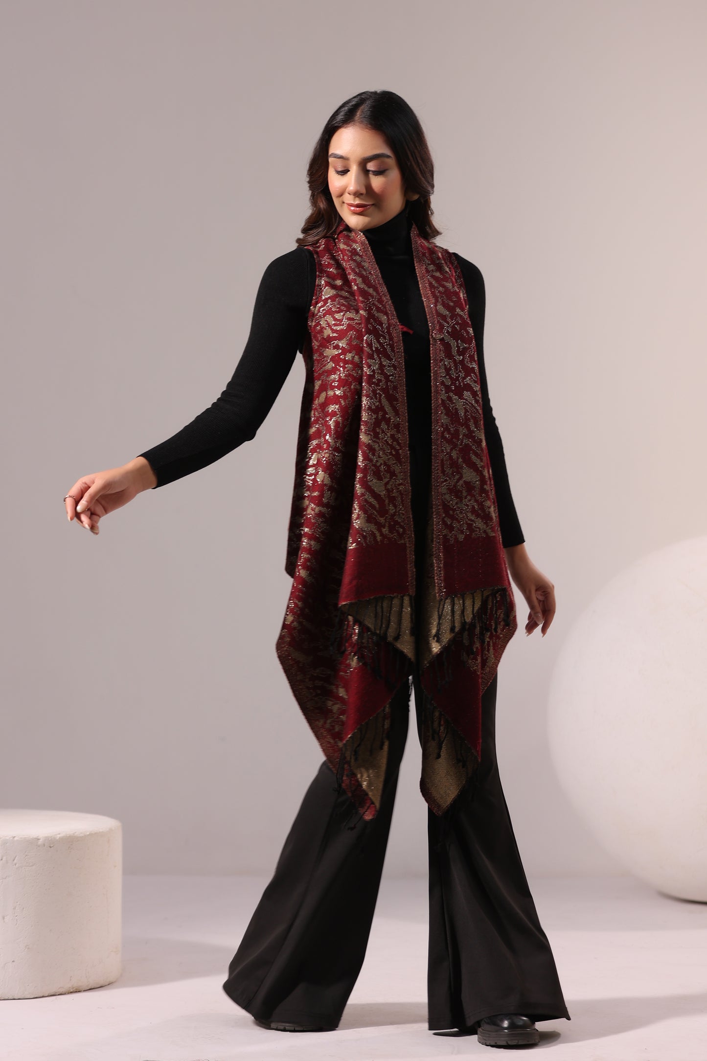 Women's Sleeveless Zari Pattern Shrug Cardigan | Maroon