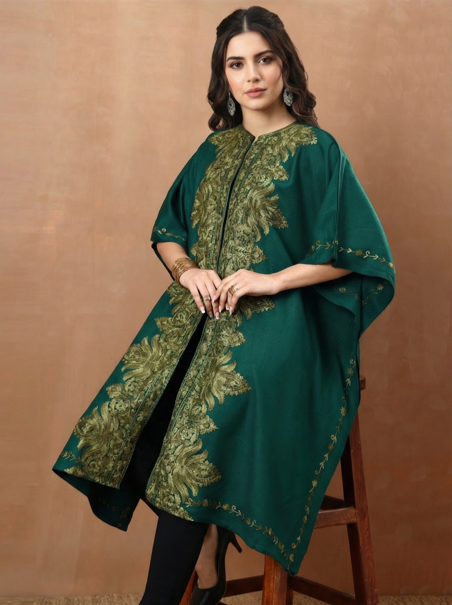 Floral Aari Embroidery Green Pheran Shrug - view 2