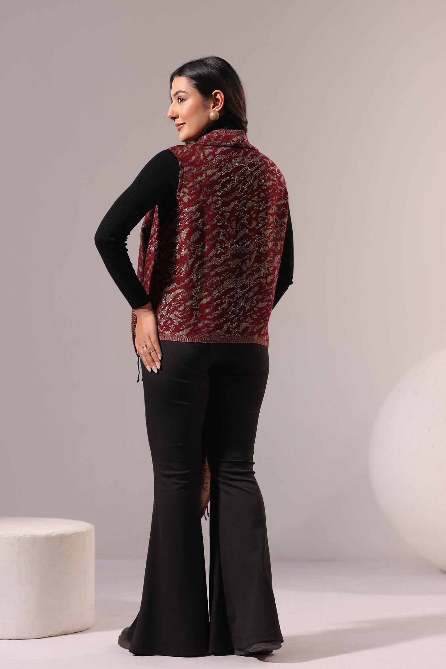 Women's Sleeveless Zari Pattern Shrug Cardigan | Maroon