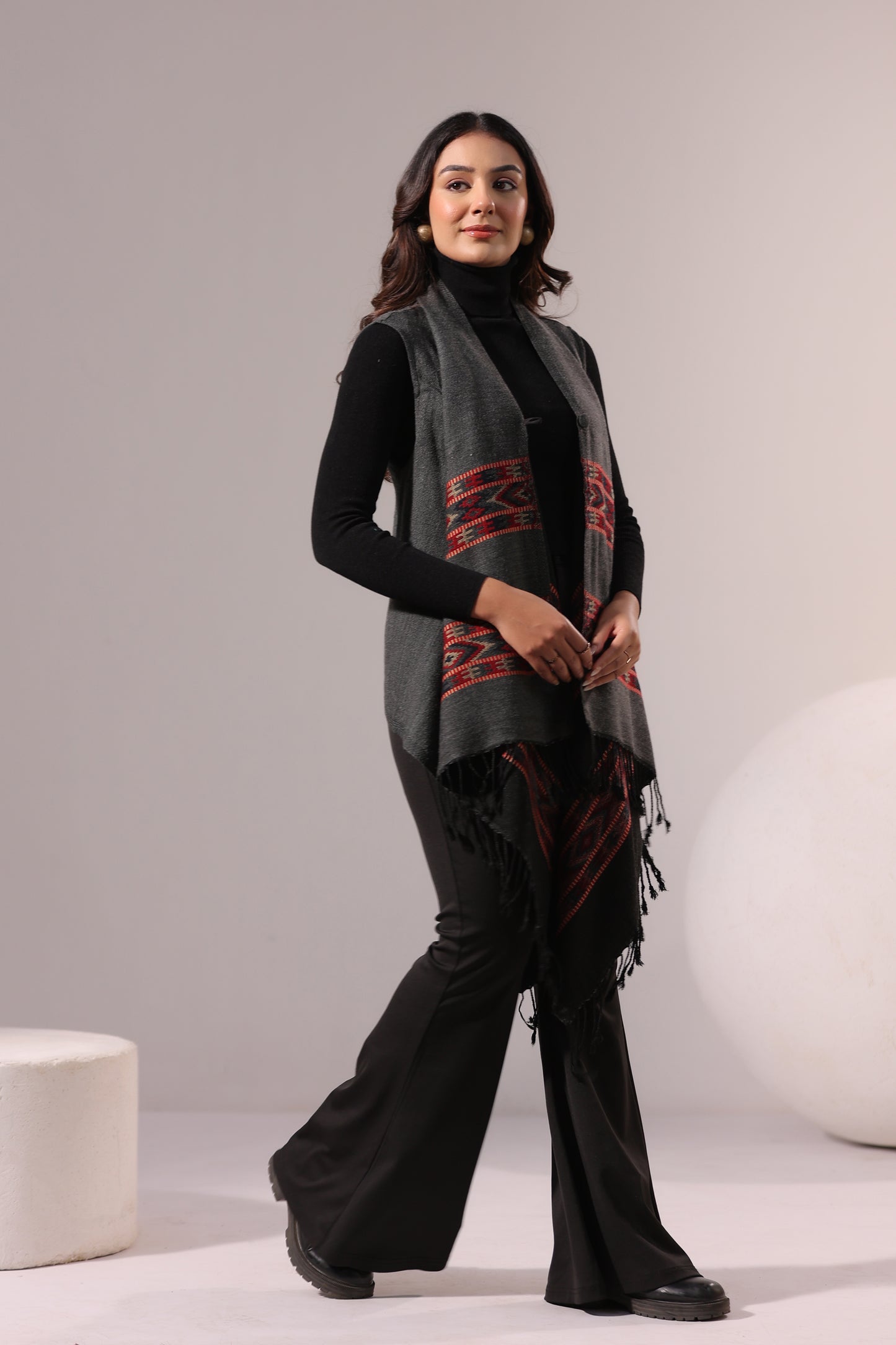 Women's Sleeveless Kullu Pattern Shrug Cardigan | Grey