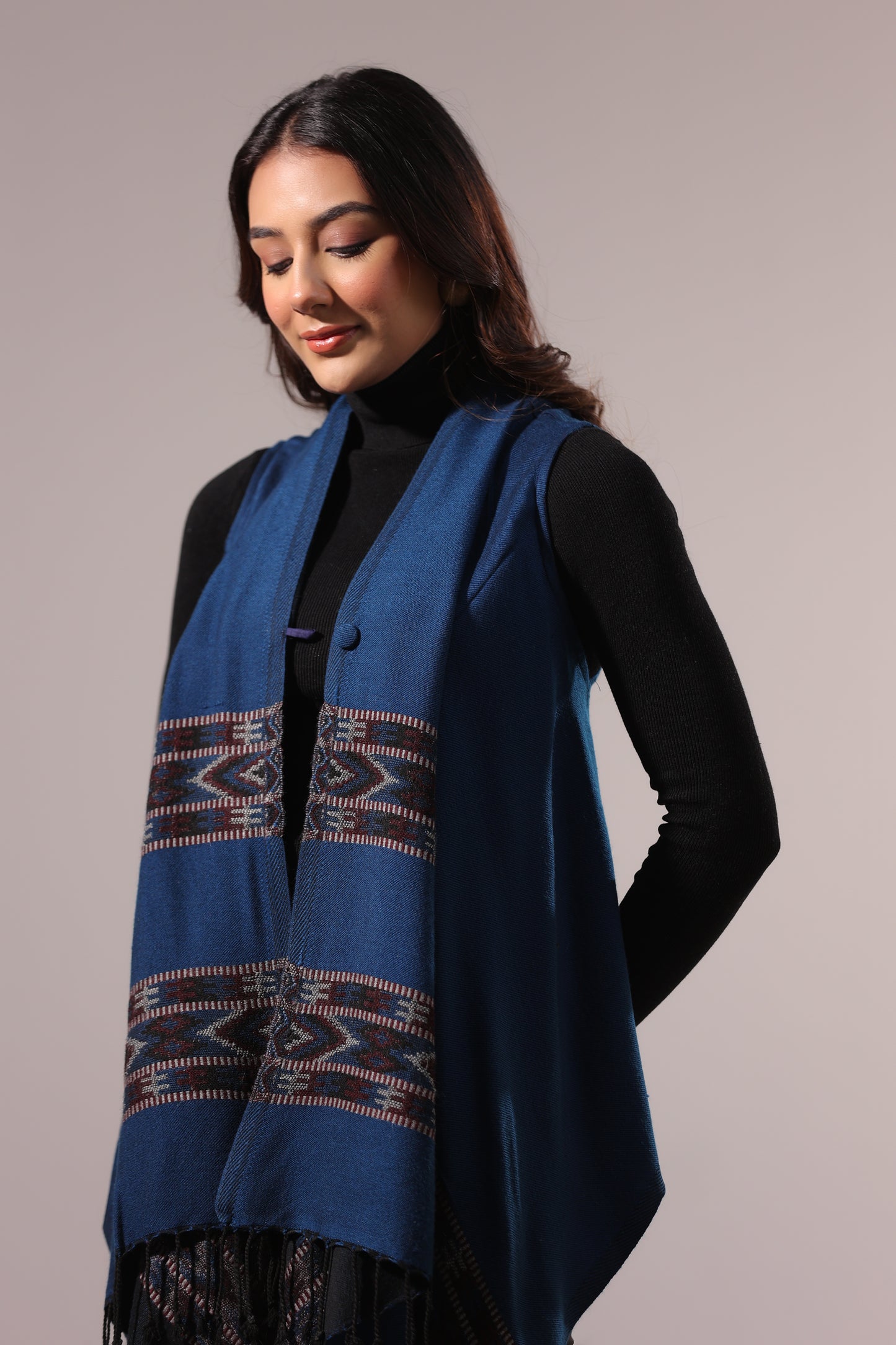 Women's Sleeveless Kullu Pattern Shrug Cardigan | Blue