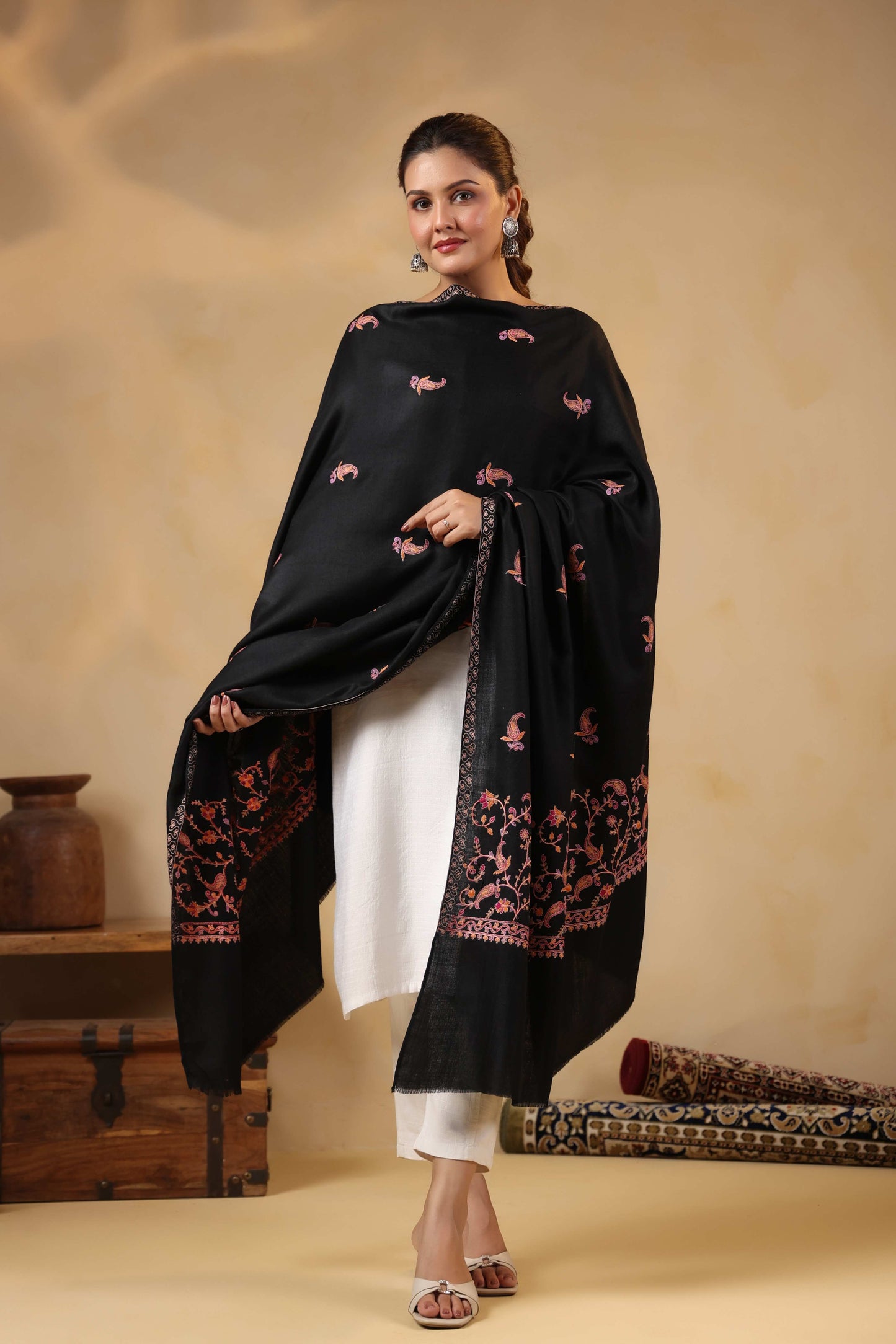 Sozni Floral Embroidery Kashmiri Shawl | Black