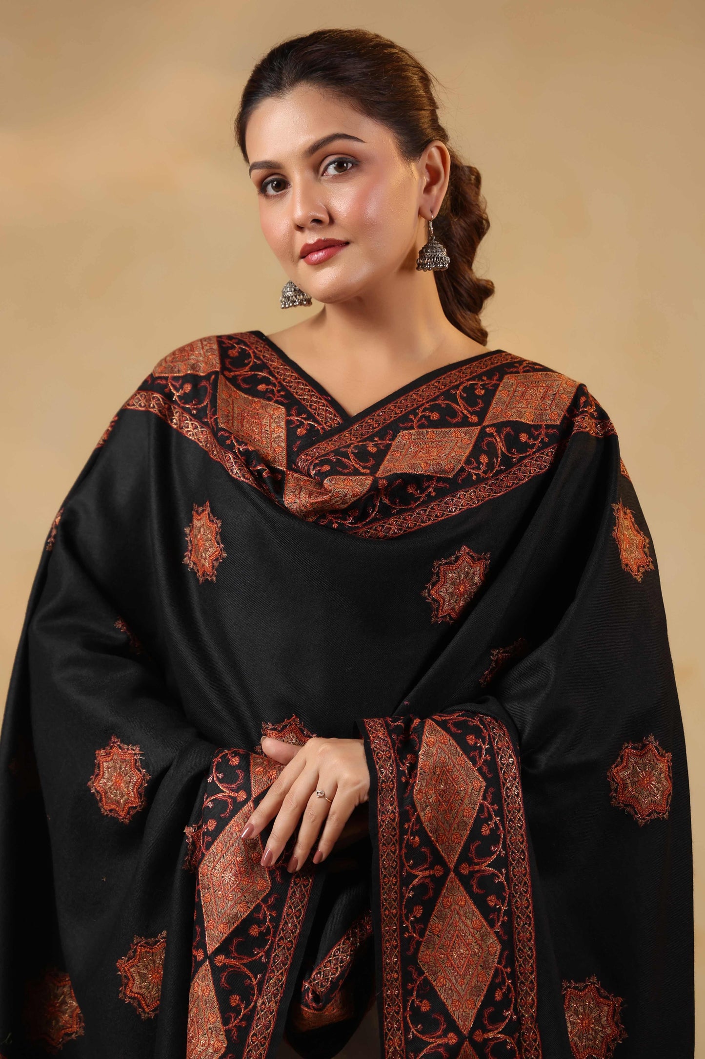 Kashmiri Sozni Floral Embroidery Shawl | Black